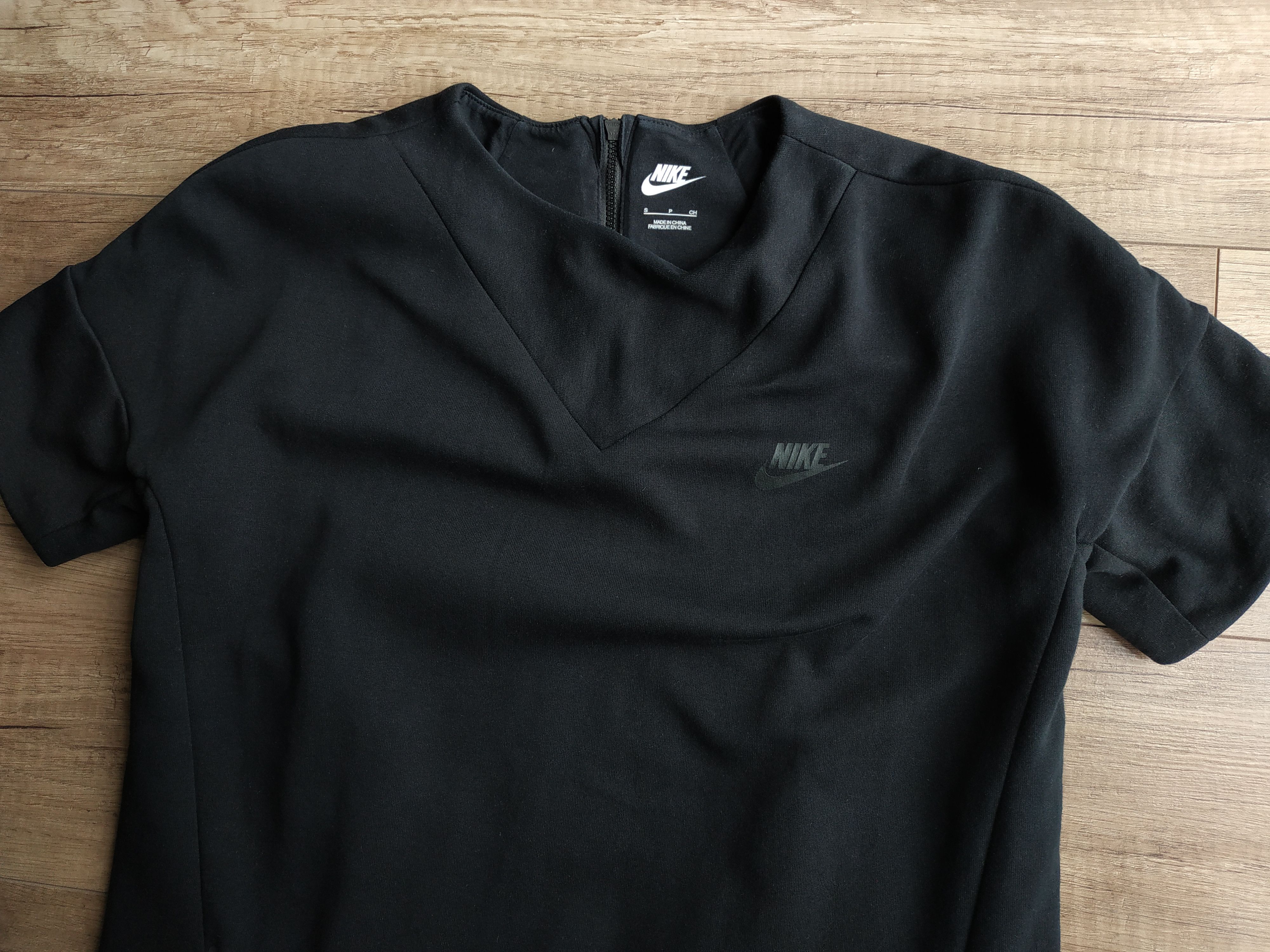 Jordan Brand × Nike NIKE Women's Short Sleeve Tech Fleece Black T-shirt, SMALL Size S / US 4 / IT 40 - 3 Thumbnail