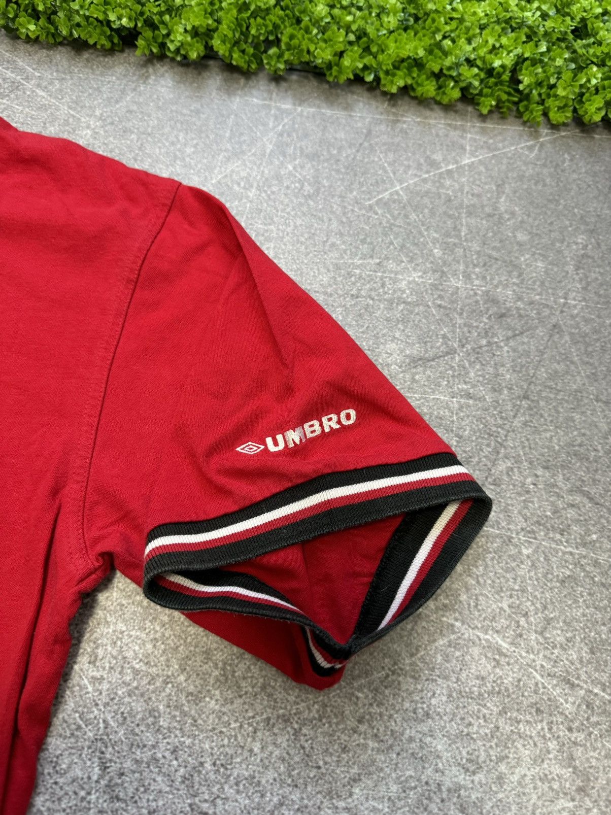Vintage Vintage Umbro Manchester United Soccer T-Shirt 90s SHARP Size US L / EU 52-54 / 3 - 8 Thumbnail