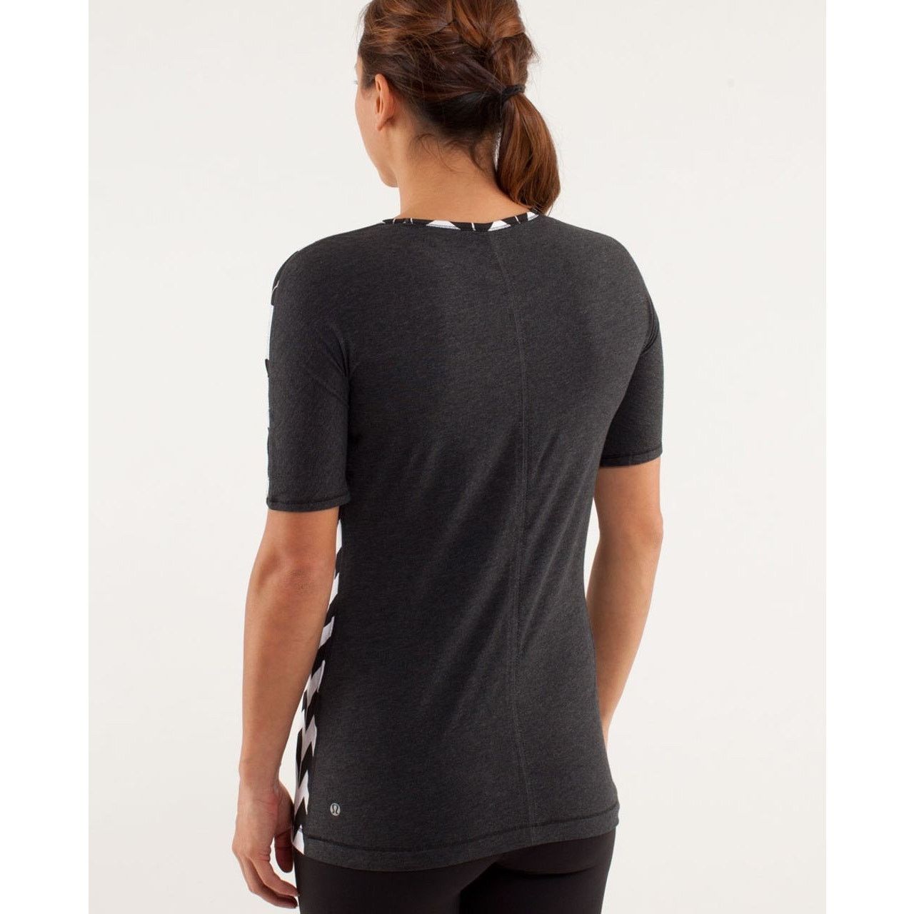 Lululemon Lululemon Devotion Short Sleeve Tee Arrow Chevron White Blac Size S / US 4 / IT 40 - 9 Thumbnail
