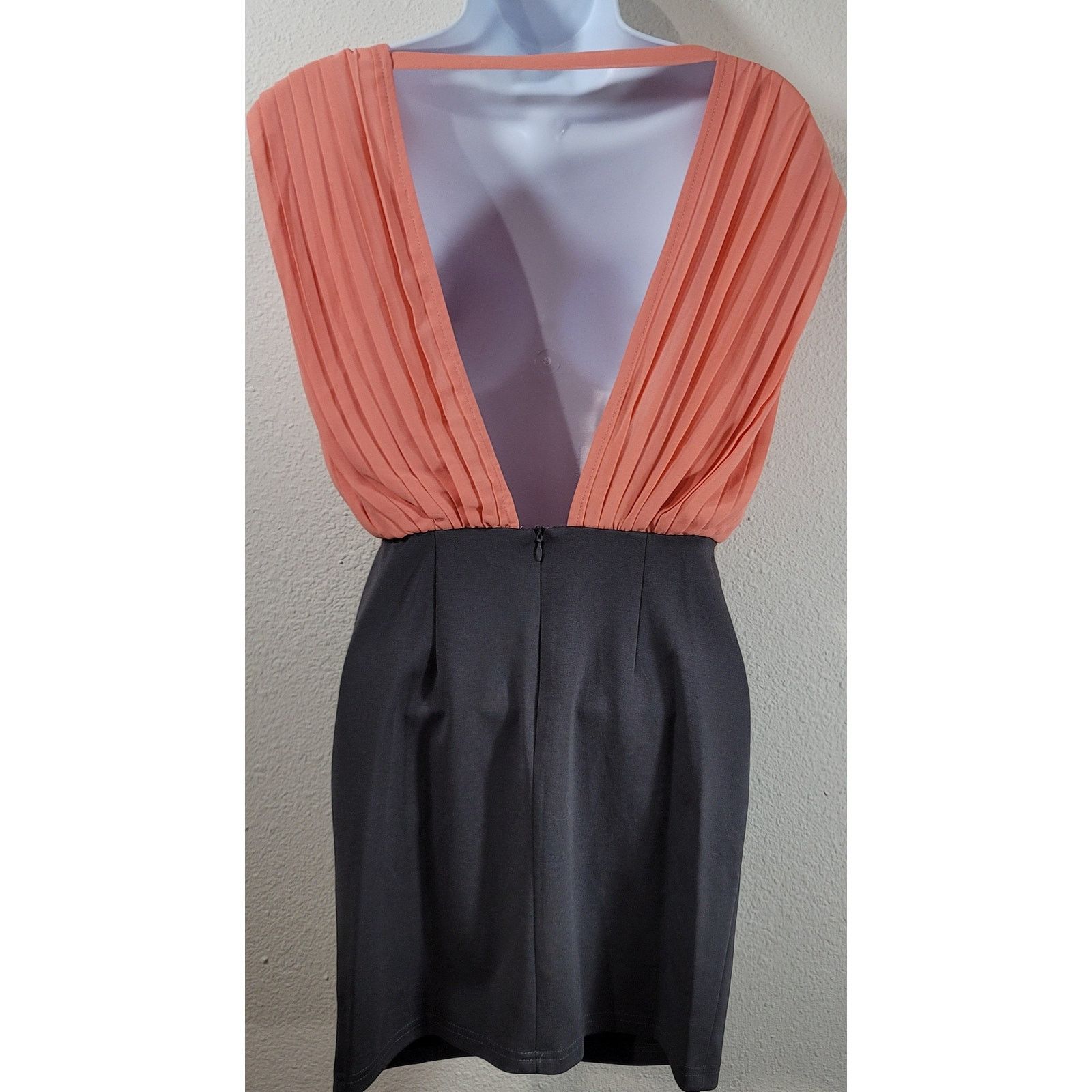 GB GB Peach Charcoal Pleated Bodice Capped Sleeves Dress XS NWT Size XS / US 0-2 / IT 36-38 - 2 Thumbnail