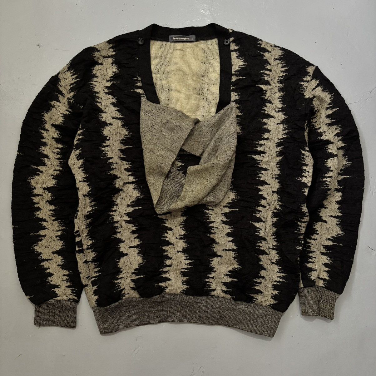 Issey Miyake Vintage 1980s Issey Miyake Ikat Knit Shawl Cardigan Size US S / EU 44-46 / 1 - 2 Thumbnail
