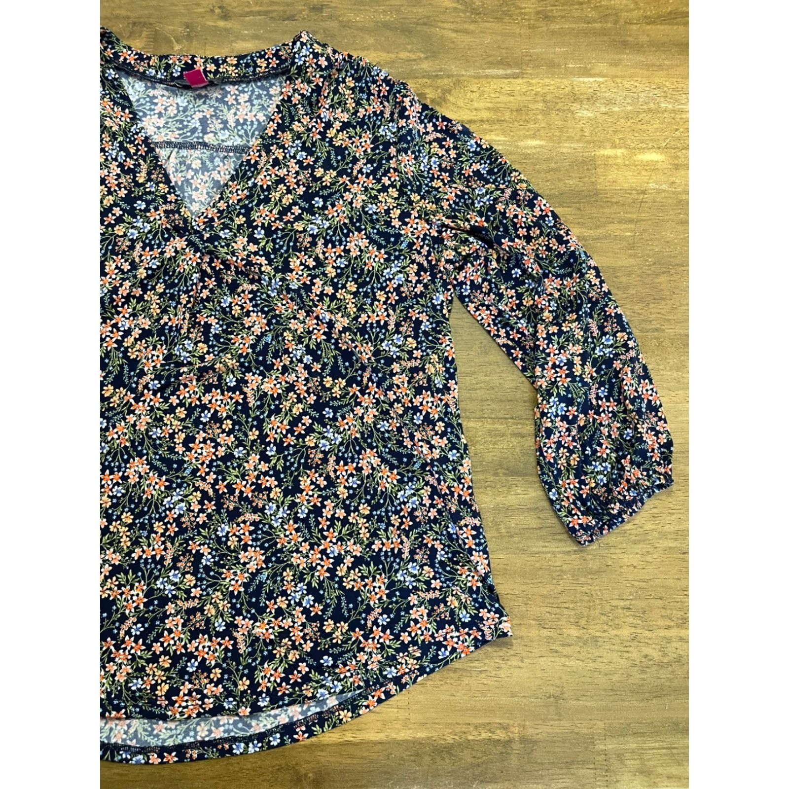 Vince Camuto Vince Camuto Shirt Women's Size Medium Multicolor Floral V-Neck Long Sleeve Size M / US 6-8 / IT 42-44 - 4 Thumbnail