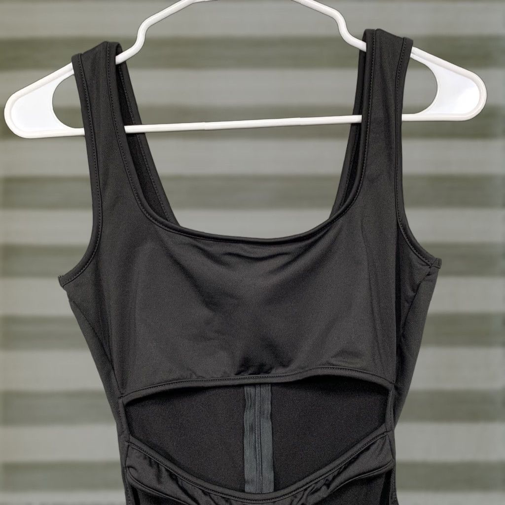 Vintage Unbranded Women’s One Piece Swimsuit M Black 2 Front Cut-Out Slits Back Zipper NWOT Soft Size ONE SIZE - 1 Thumbnail