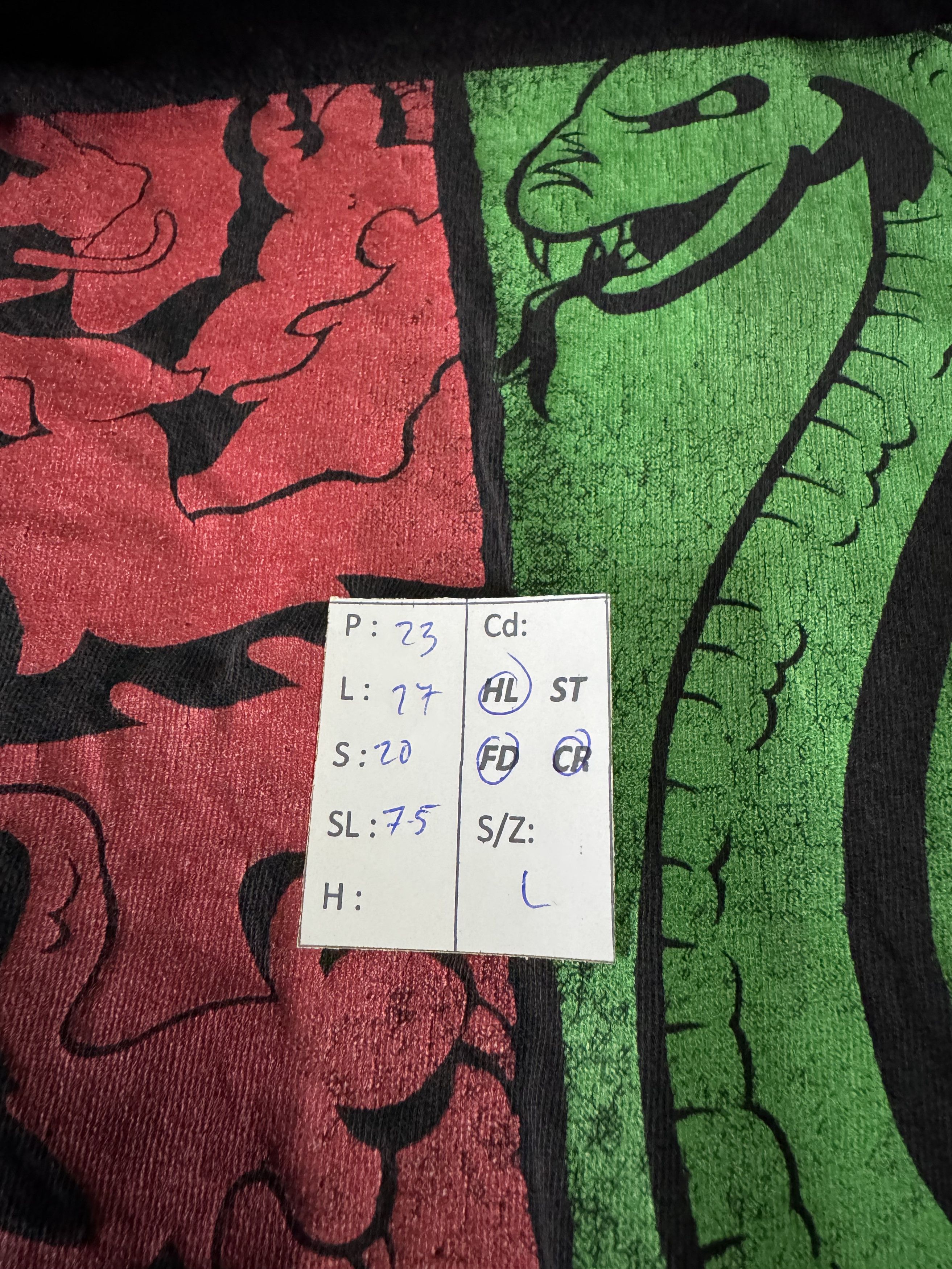Vintage THRASHED FADED VINTAGE HARRY POTTER HOUSES TEE GRYFFINDOR Size US L / EU 52-54 / 3 - 20 Thumbnail