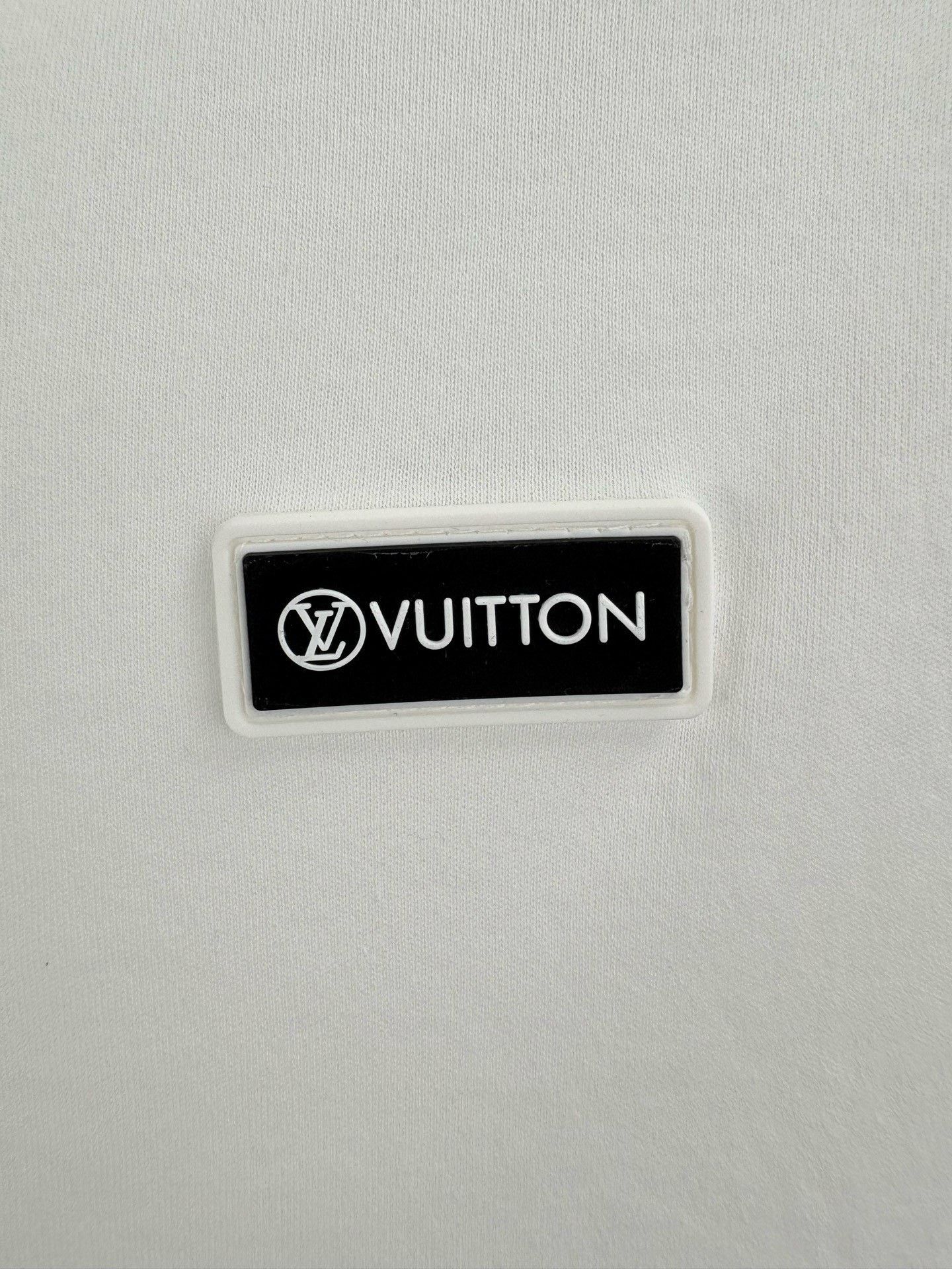 Louis Vuitton Louis Vuitton Chain Slogan Logo T-Shirt White Size US L / EU 52-54 / 3 - 3 Thumbnail