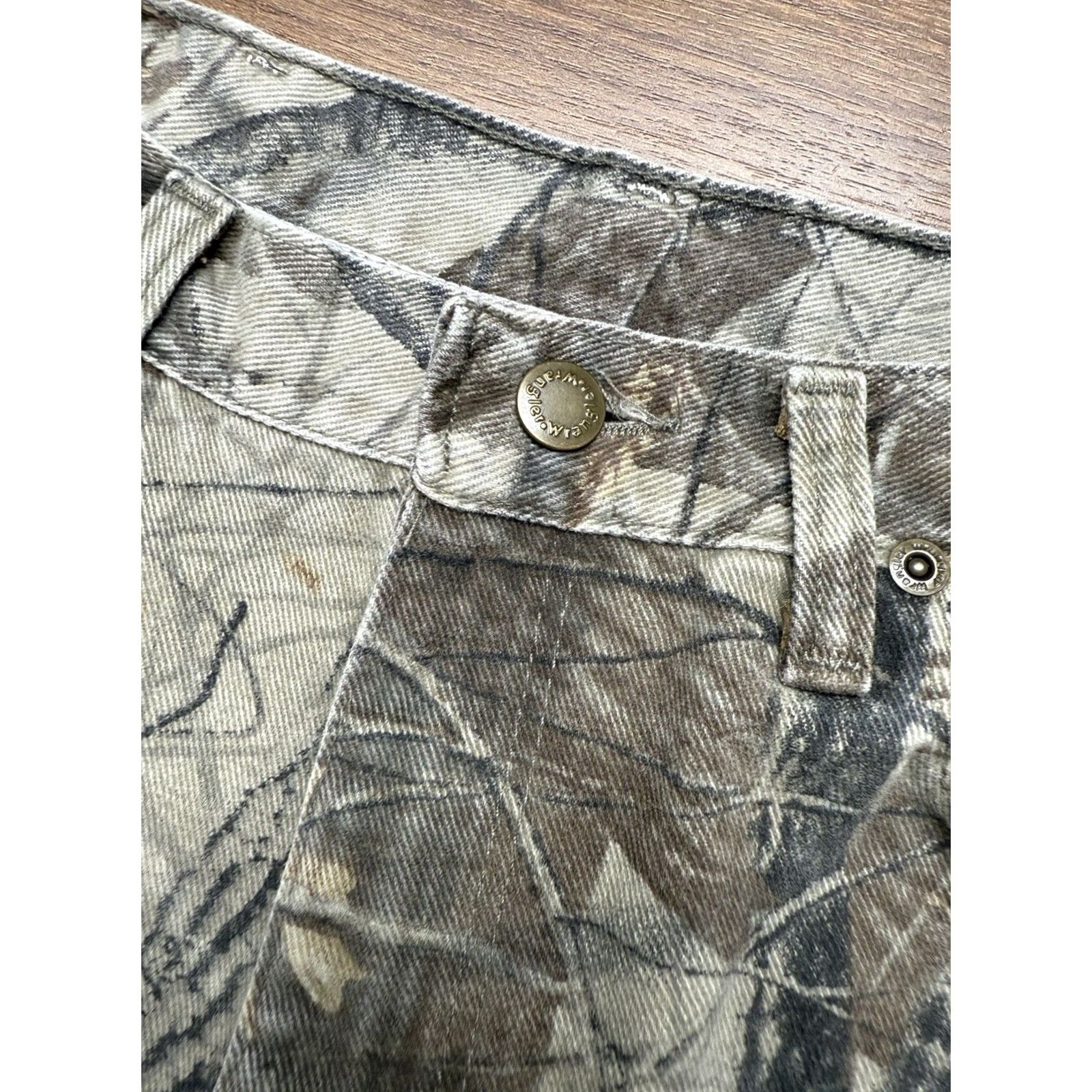 Wrangler VINTAGE Wrangler Pants Mens Real Tree Hardwoods USA Made Fit 31.5X32 Camouflage 90s USA Mens Regular Straight Jeans/Camo/Pants Size US 32 / EU 48 - 4 Thumbnail