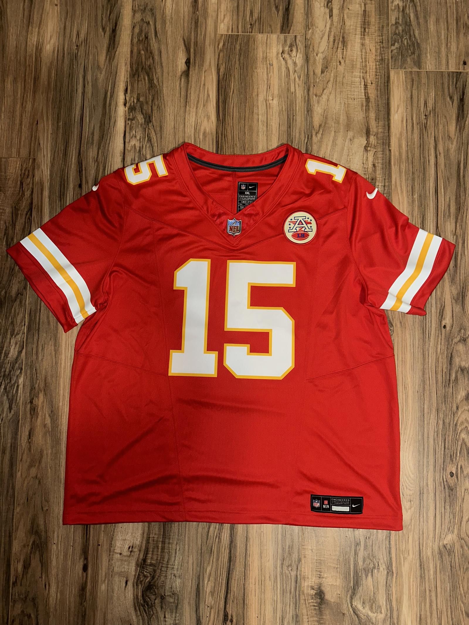 Image of Nike Men's Nfl Kansas City Chiefs Patrick Mahomes Dri-Fit Lmtd Football Jersey in Red (Size 2XL)