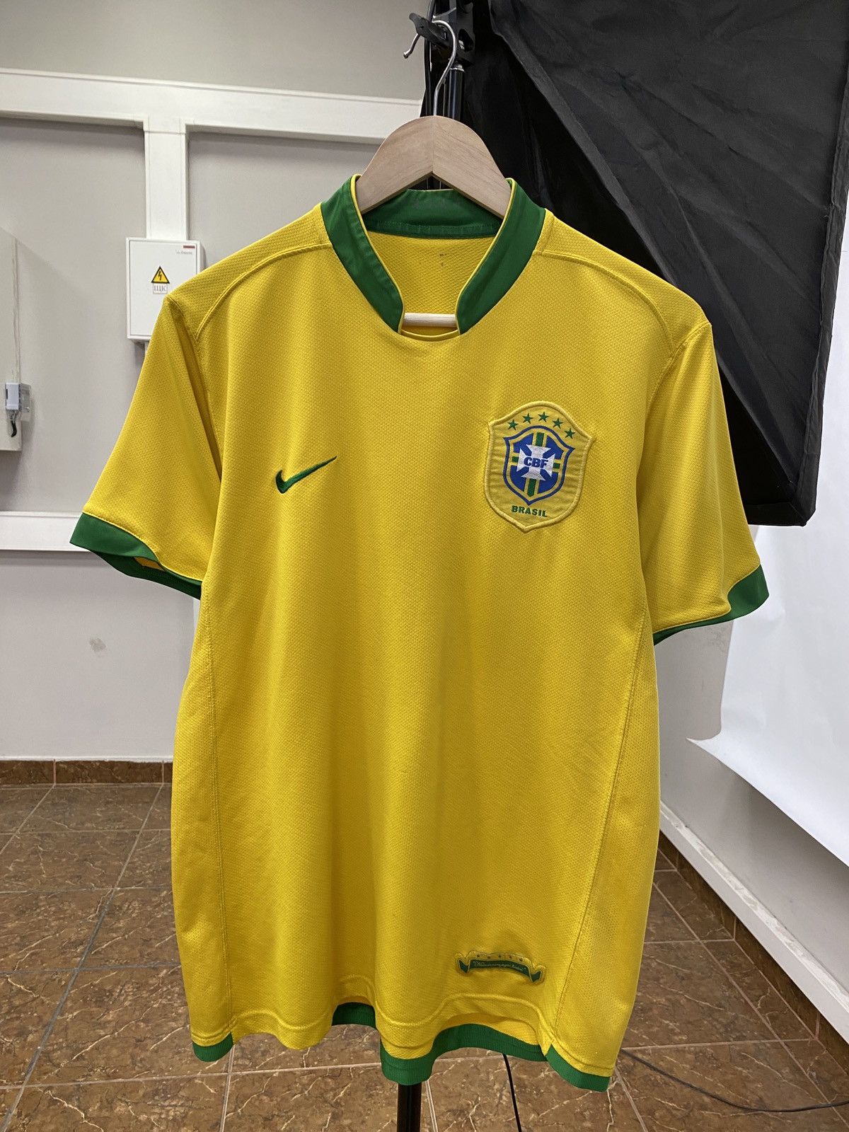 Nike 🇧🇷 Vintage 2006 Nike Brazil Soccer Jersey Rare Retro Hype Y2K Size US M / EU 48-50 / 2 - 1 Thumbnail