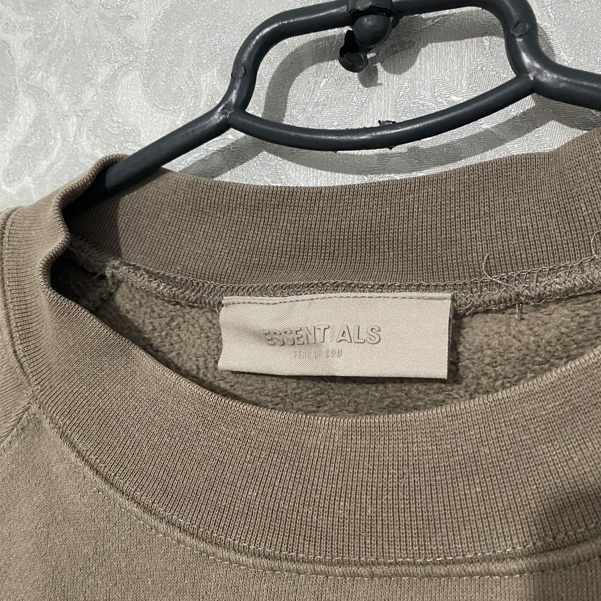 FOG Fear Of God Essentials Crewneck Desert Taupe M Size US M / EU 48-50 / 2 - 5 Thumbnail