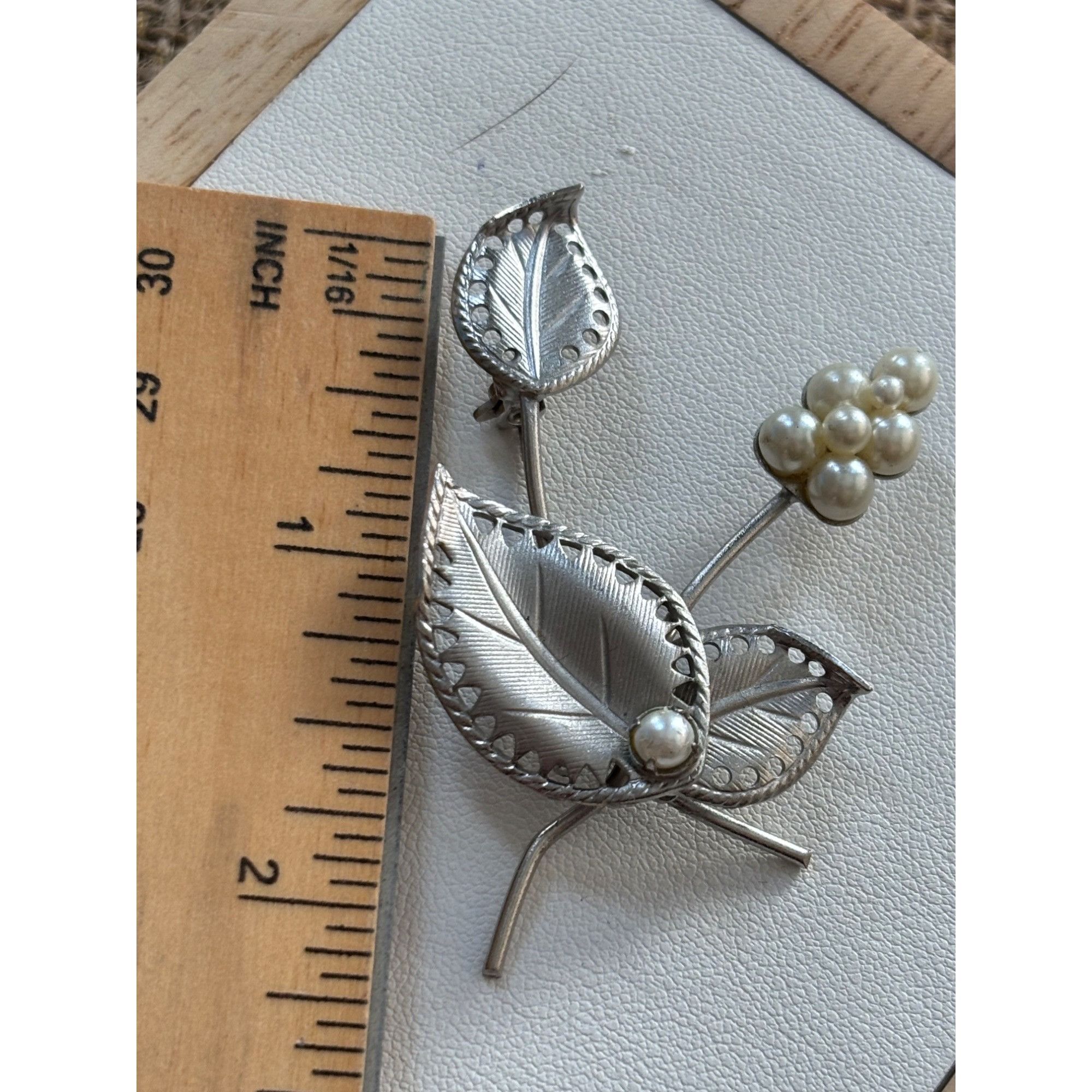 Other Vintage Silver Leaf & Pearl Brooch Pin Size ONE SIZE - 4 Thumbnail