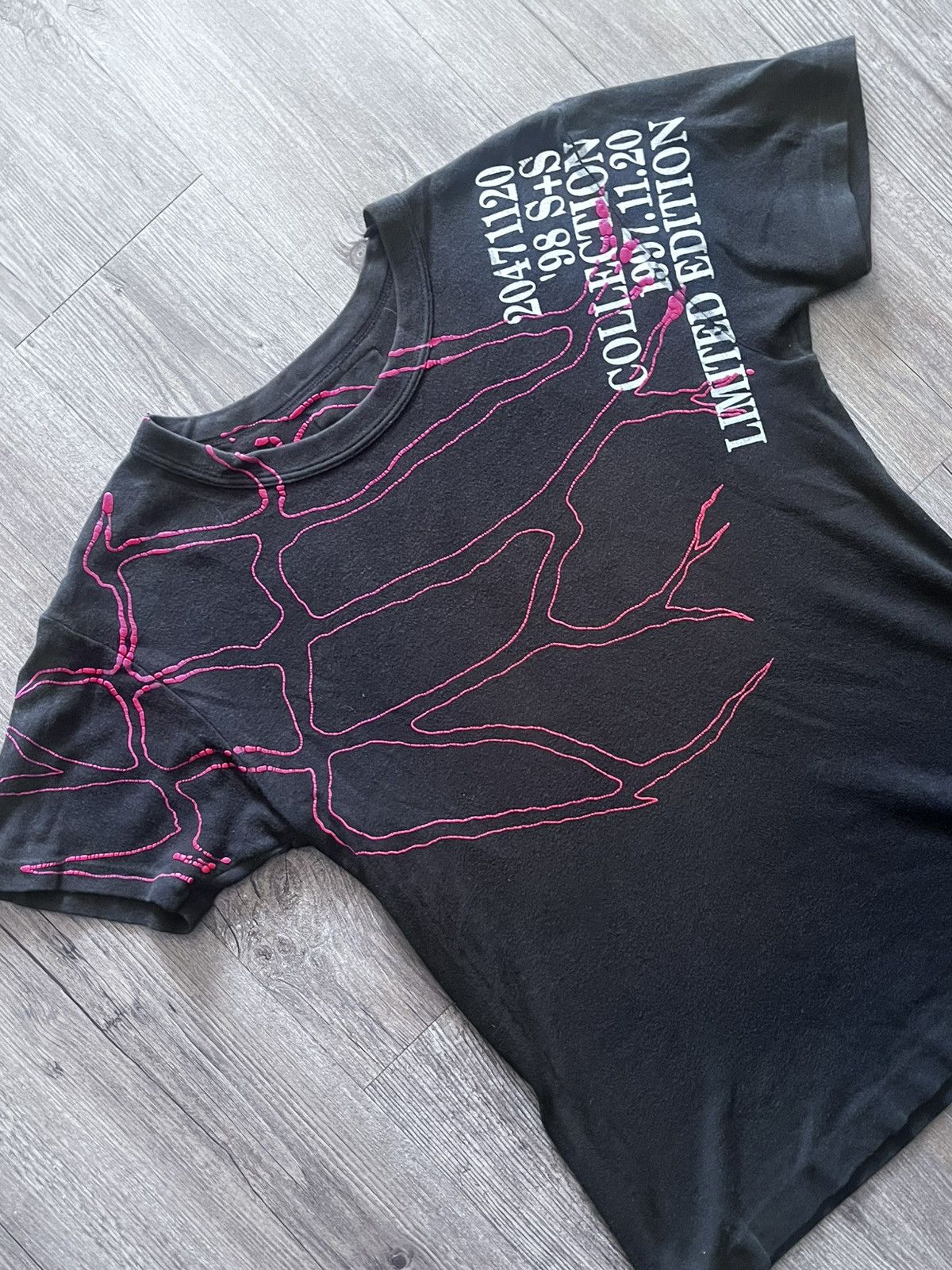 20471120 'red veins’ outline Evangelion t-shirt