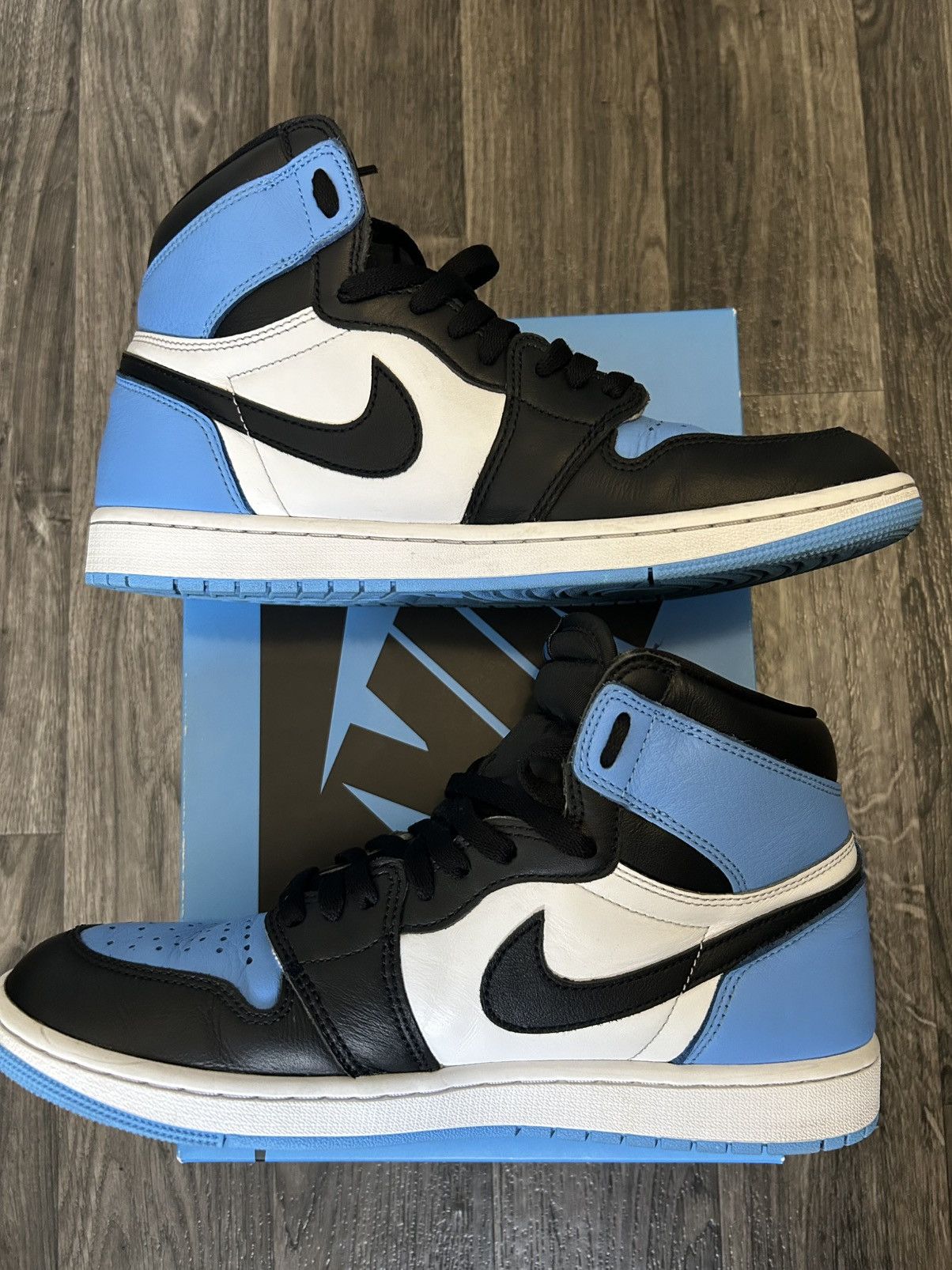 Nike Air Jordan 1 Retro High OG “UNC Toe” w/ Box + Extra Laces Size US 10.5 / EU 43-44 - 2 Thumbnail
