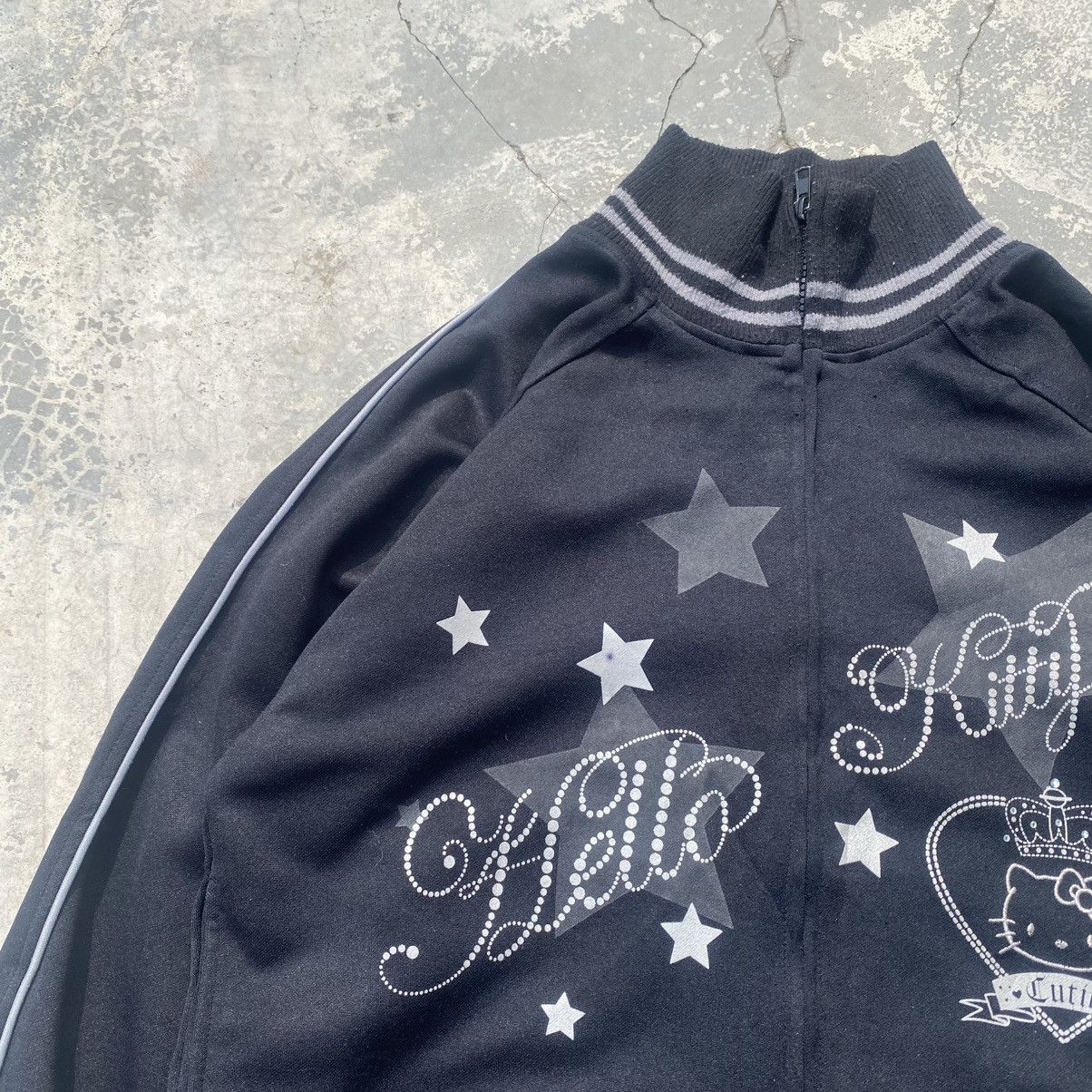 Anime Hello Kitty BLACK sweater Size US M / EU 48-50 / 2 - 4 Thumbnail