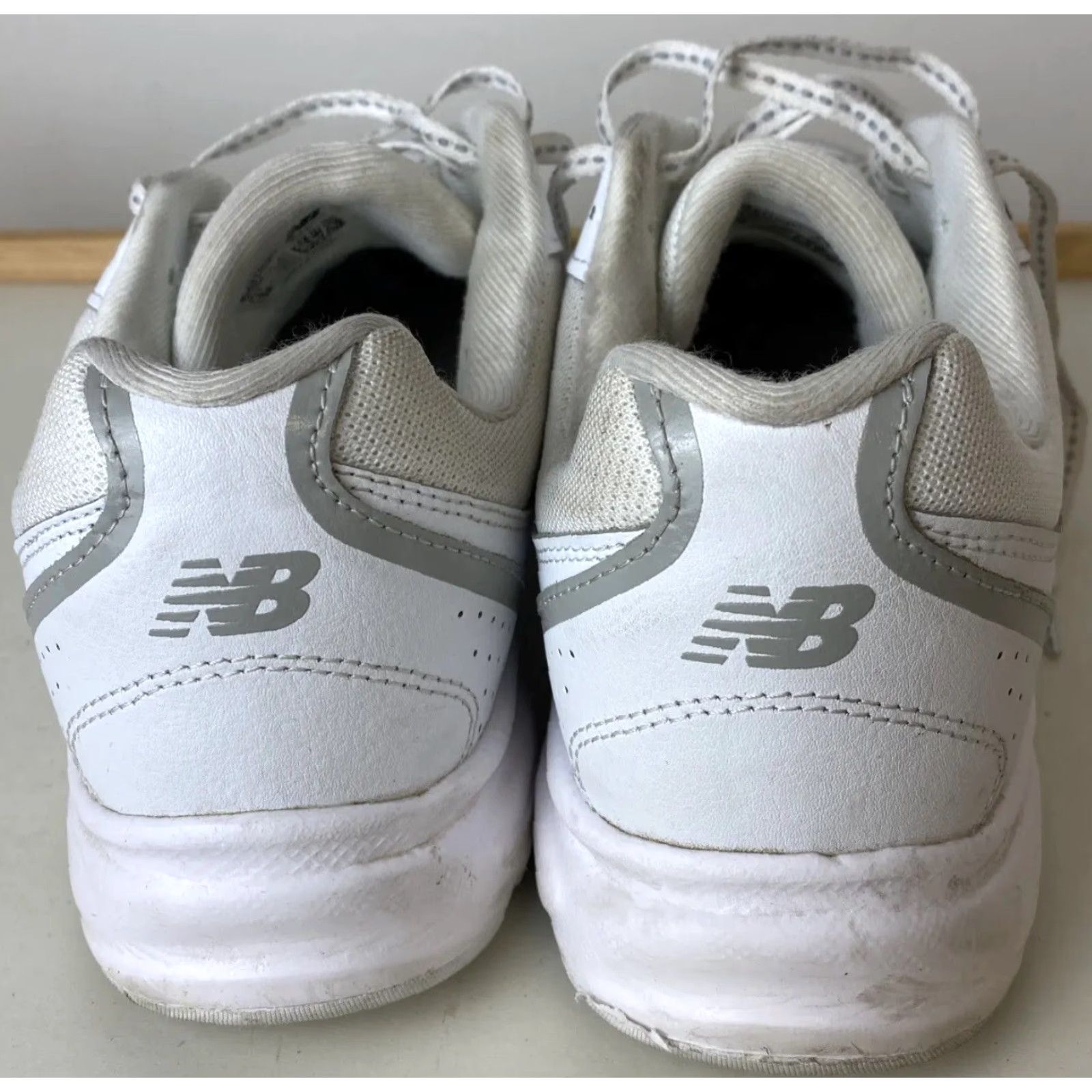 New Balance New Balance Walking Shoes Womens Size 11 White S1 Sneaker Athletic Comfort Shoes B Width 411 Size US 9 / IT 39 - 4 Thumbnail