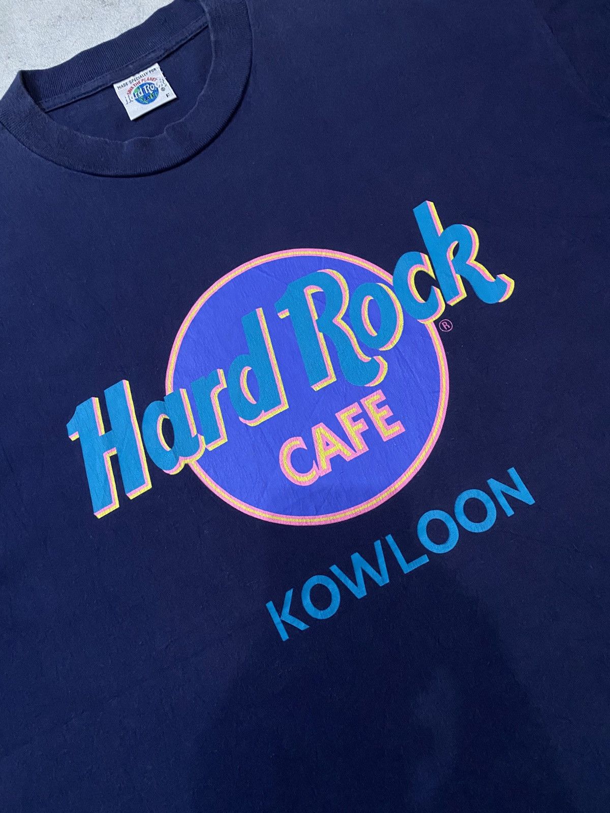 Hard Rock Cafe Vintage Hard Rock Kowloon tshirt Size US L / EU 52-54 / 3 - 4 Thumbnail