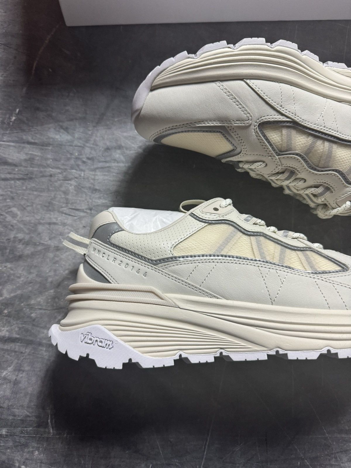 Moncler Moncler Lite Runner in White Size US 11 / EU 44 - 3 Thumbnail
