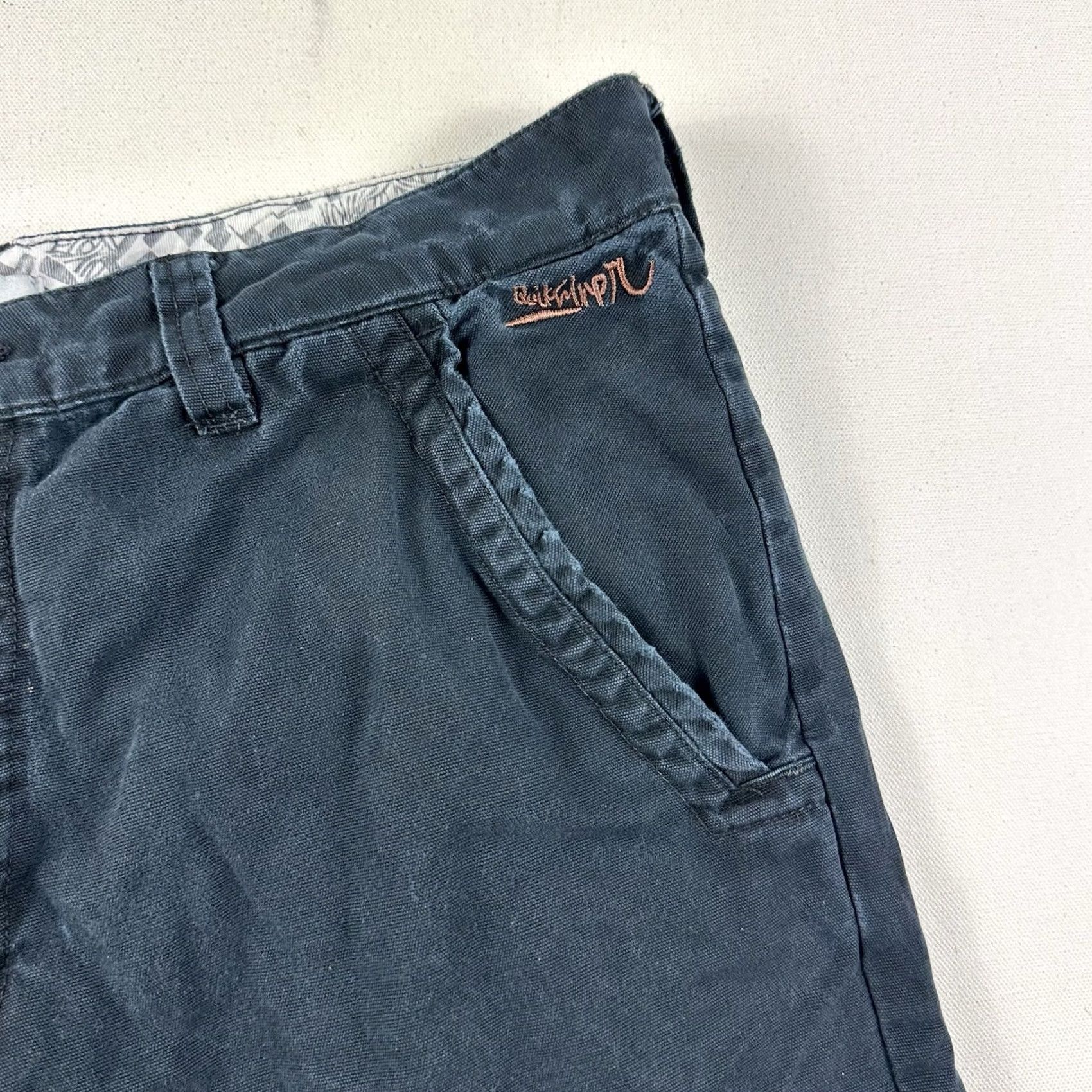 Vintage VINTAGE Quiksilver Chino Shorts Mens 36 Navy Blue Beach Surf Skateboard Denim Size US 36 / EU 52 - 3 Thumbnail