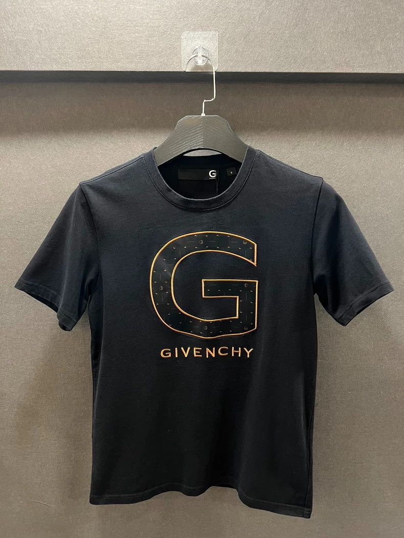 Givenchy Givenchy Big G Logo Orange Letter Short Sleeve Black Size US S / EU 44-46 / 1 - 1 Thumbnail
