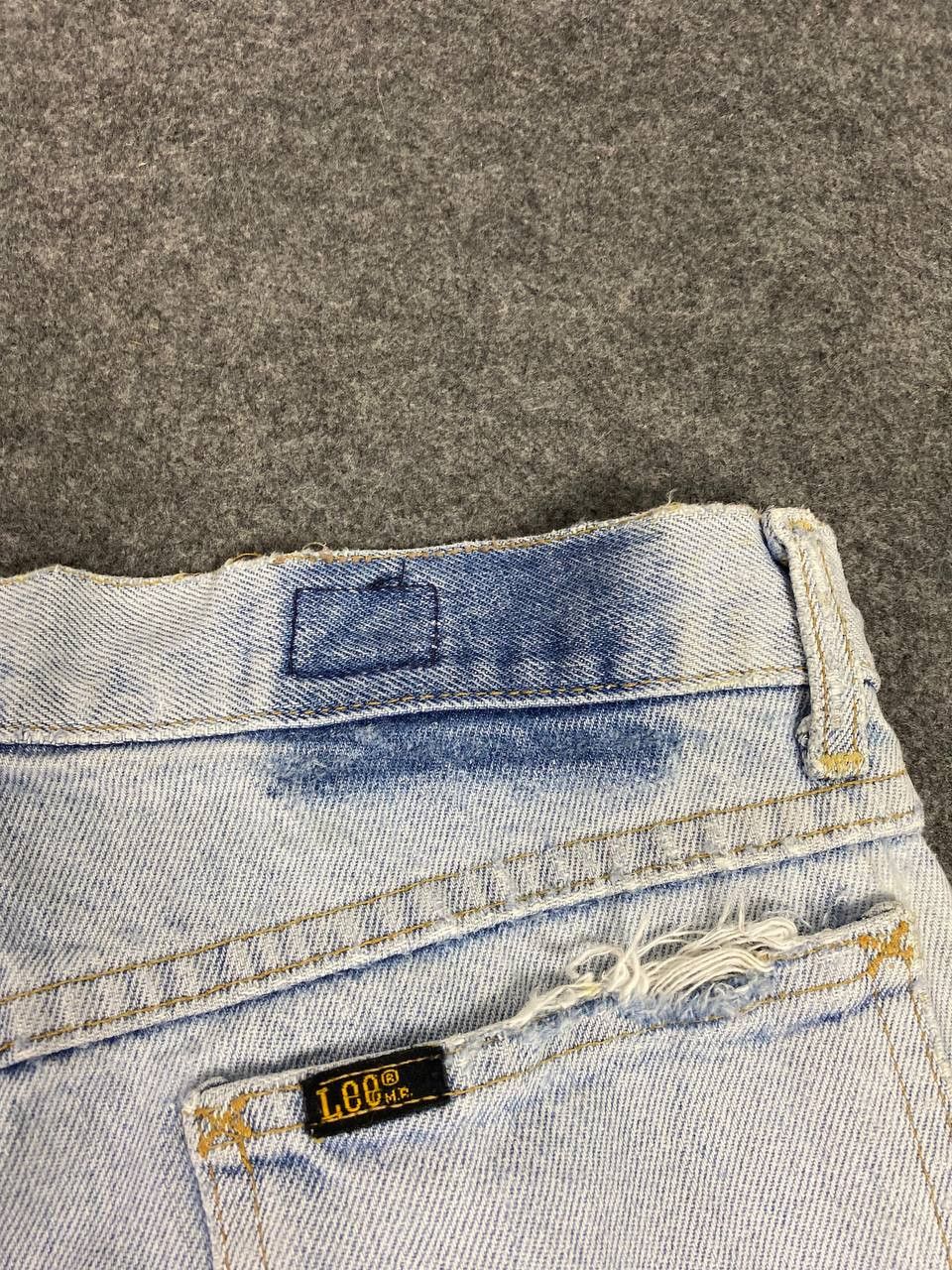 Lee vintage 80s lee lightwash distressed denim made in usa Size US 31 - 5 Thumbnail