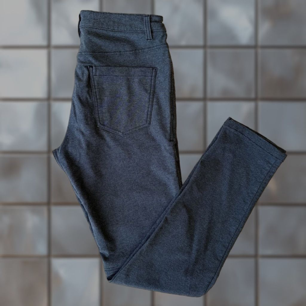 Lululemon Lululemon ABC Pants 30 Dark Gray Athleisure Workwear Sportswear Commission Pants Men 30 Gray Solid Straight Size US 30 / EU 46 - 1 Thumbnail