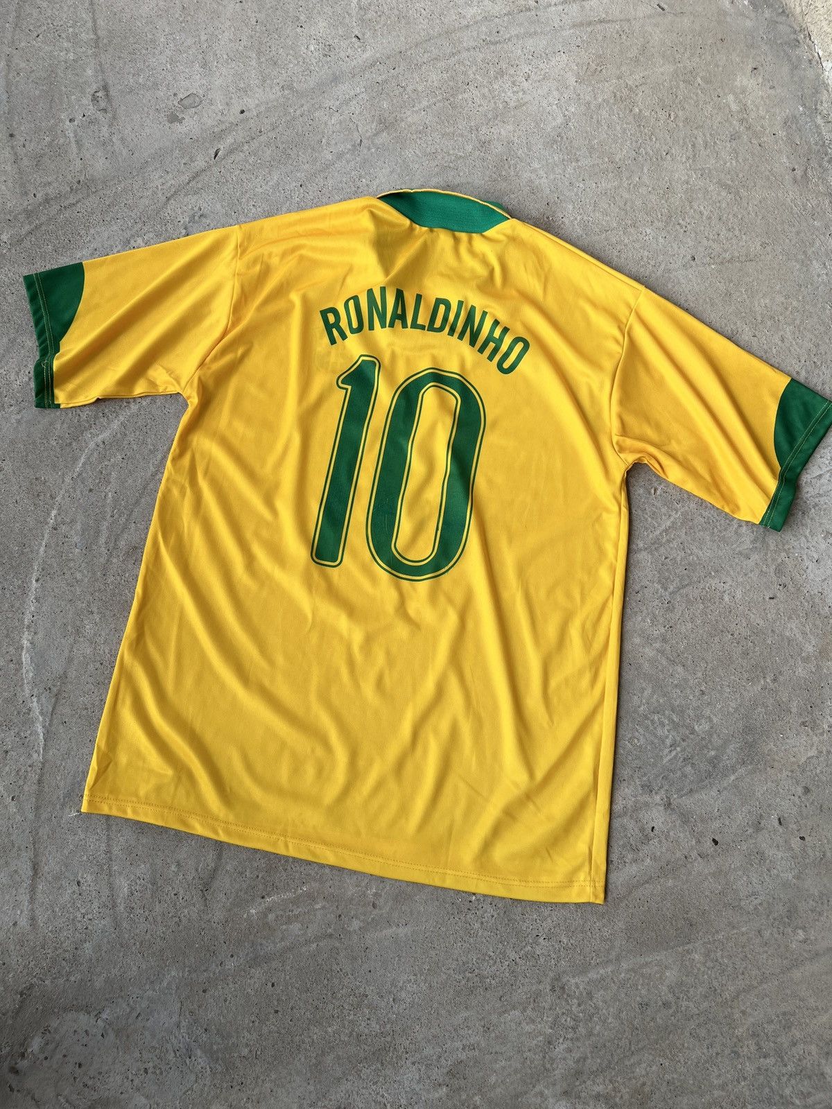Vintage Brasil Ronaldinho 10 Football Jersey Size US XL / EU 56 / 4 - 3 Thumbnail