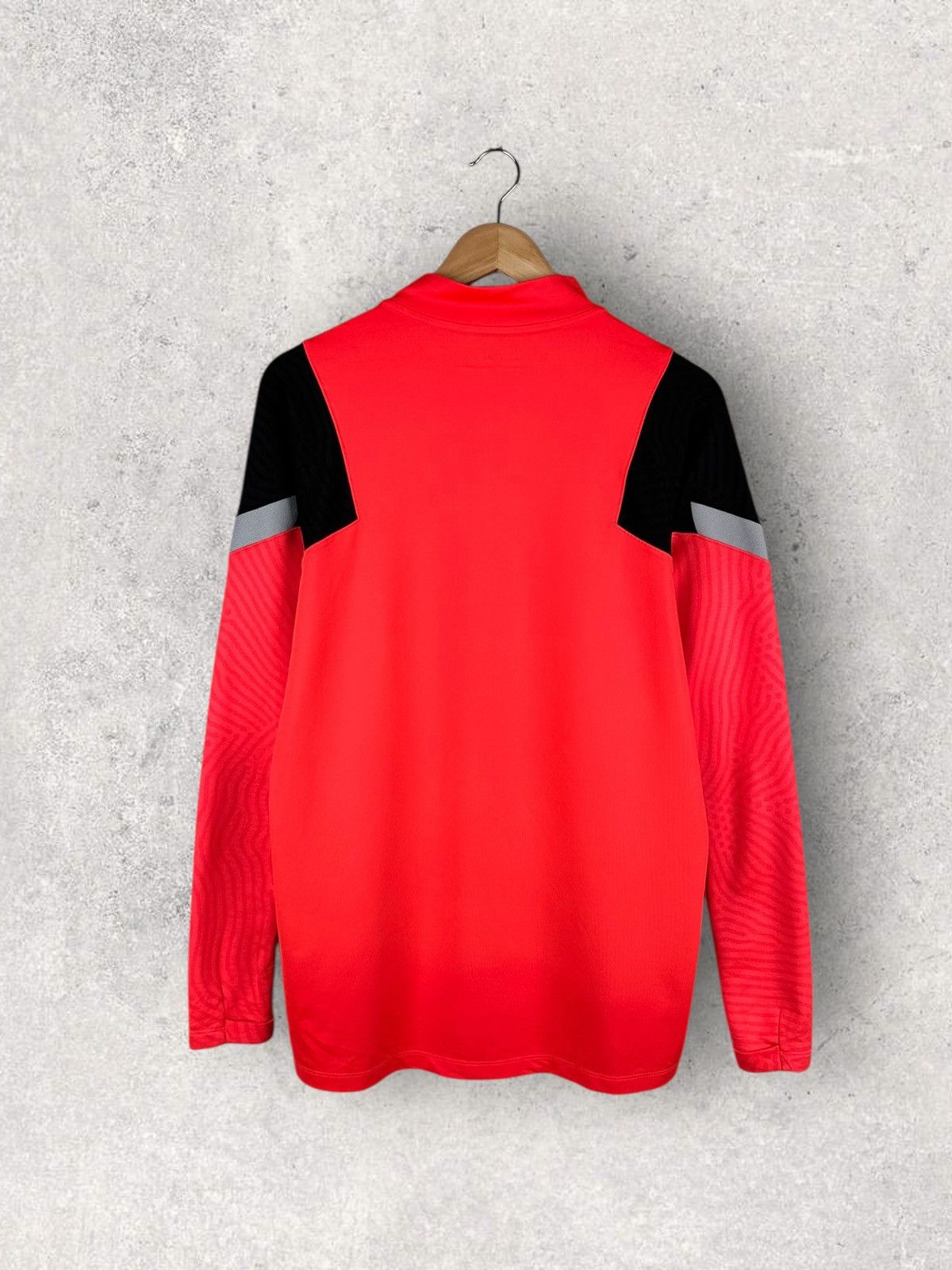 Nike Nike Liverpool Training Jersey Soccer Size US M / EU 48-50 / 2 - 2 Thumbnail