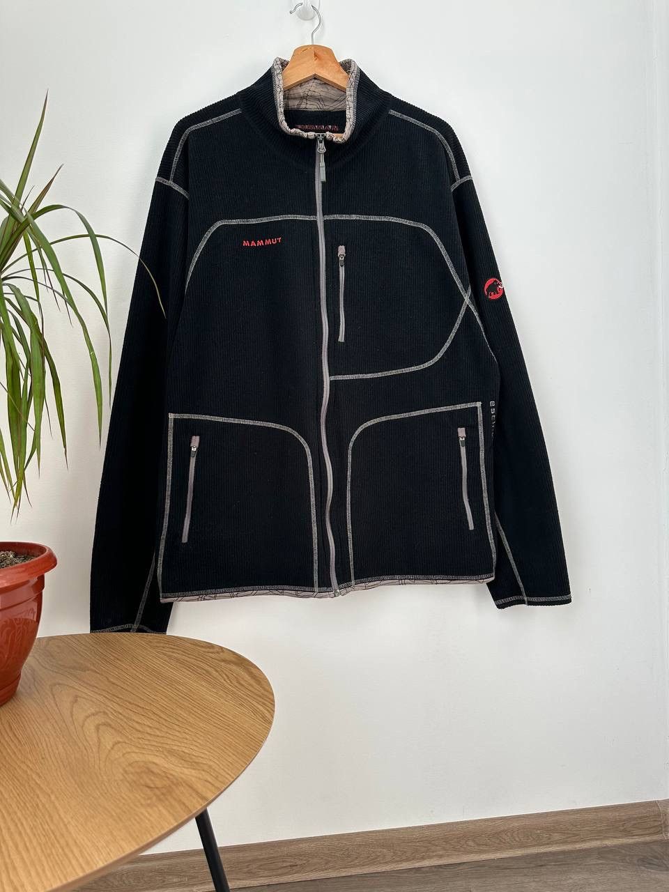 Mammut Vintage Mammut Black Outdoor Distressed Zip Hoodie Size US XL / EU 56 / 4 - 3 Thumbnail