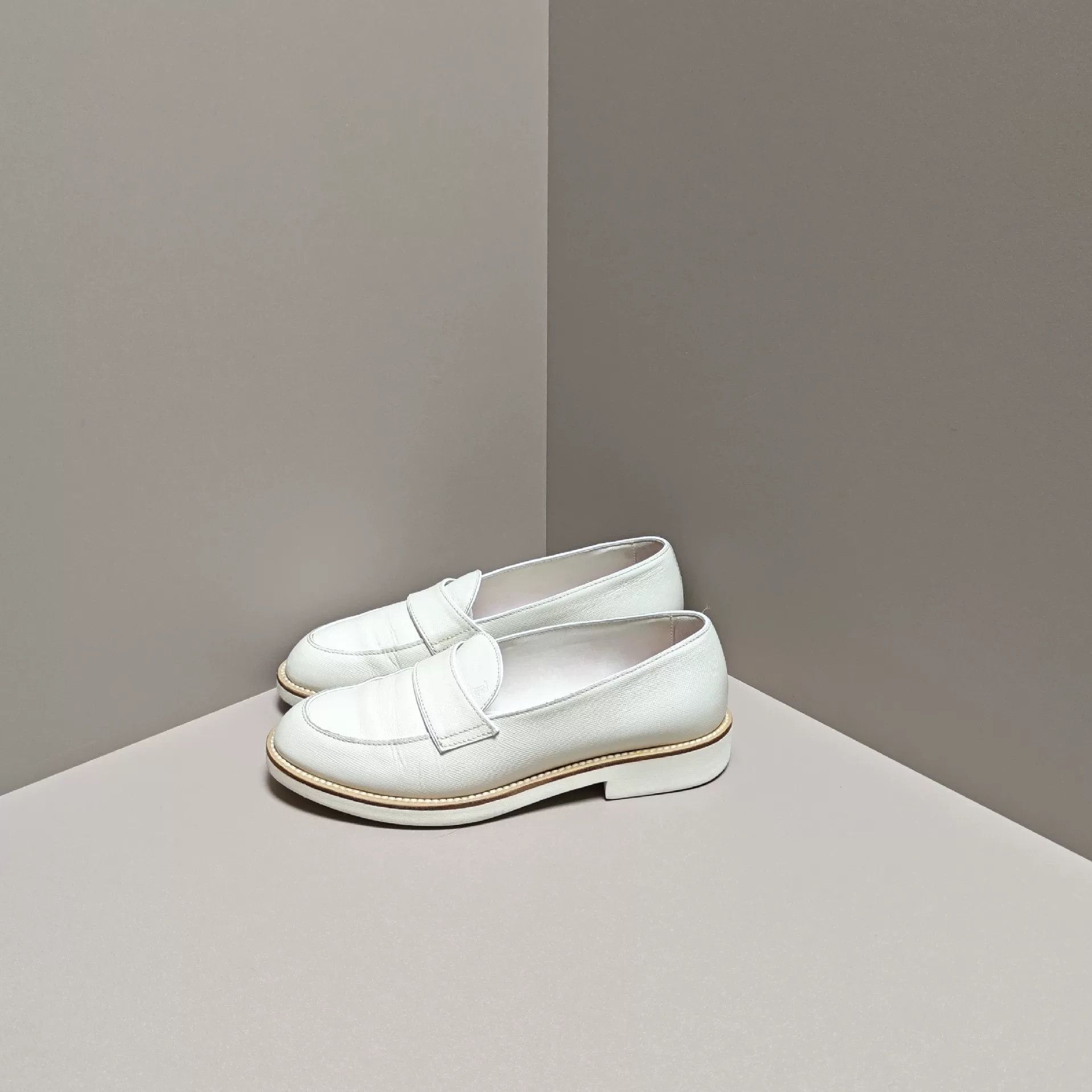Tod's Tod's Casual Lowtop Sneakers it_34-5 Women Size US 4.5 / IT 34.5 - 1 Thumbnail