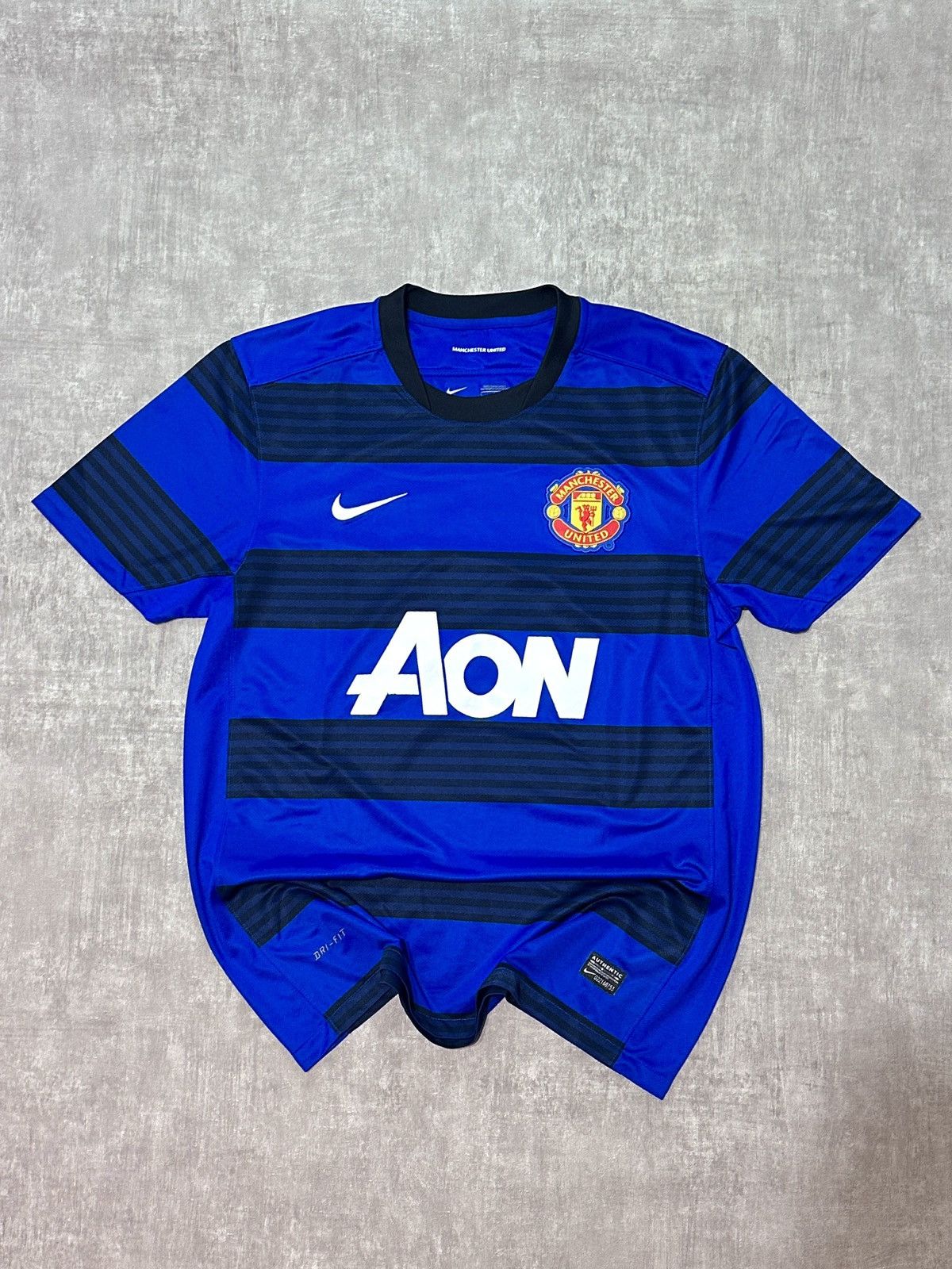 Nike Manchester United aon soccer jersey L