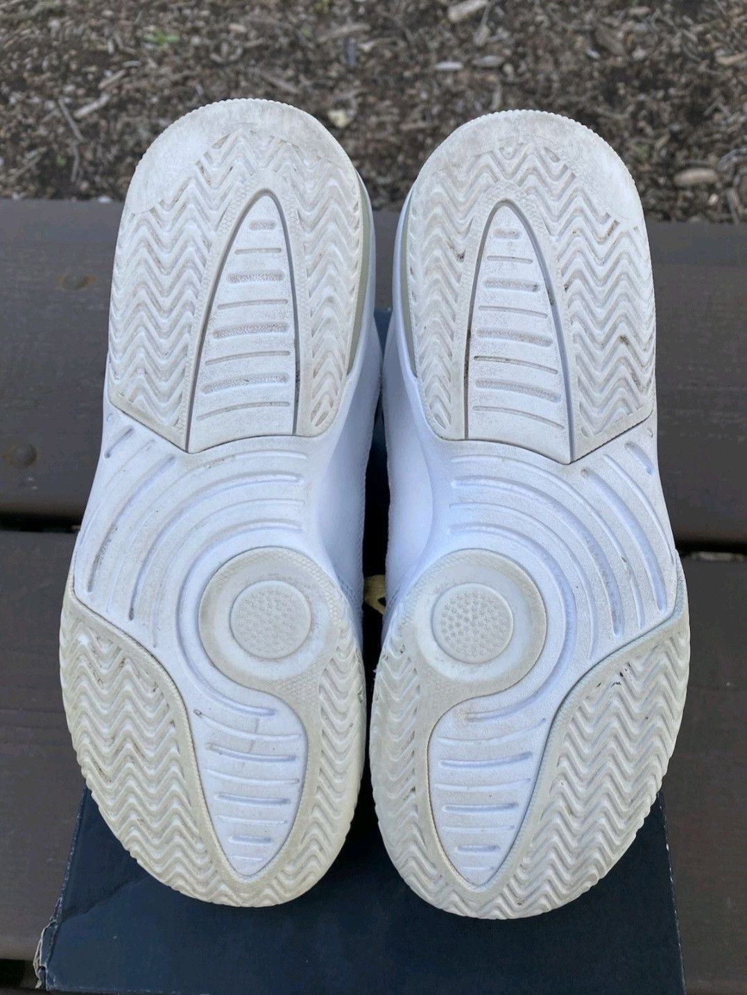 Jordan Brand Nike Air Jordan Max Aura GS White Black AQ9214100 Size 6.5 Size US 6.5 / EU 39-40 - 6 Thumbnail