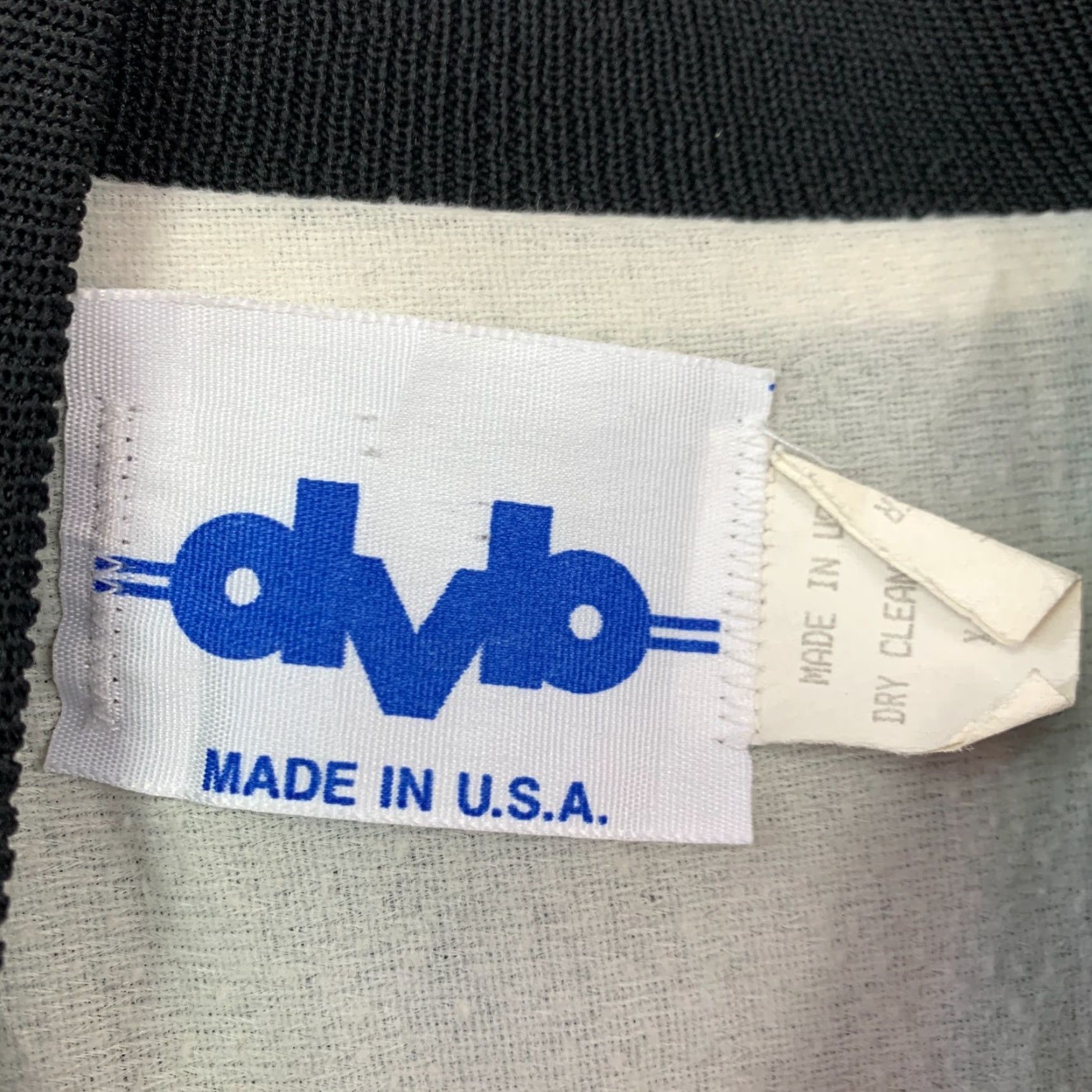 Vintage VINTAGE dvb Embroidered Black Satin Jacket XL Mens Satin Jacket Casual 80s DV B Button Front Snap Embroidered Accents Size US XL / EU 56 / 4 - 4 Thumbnail