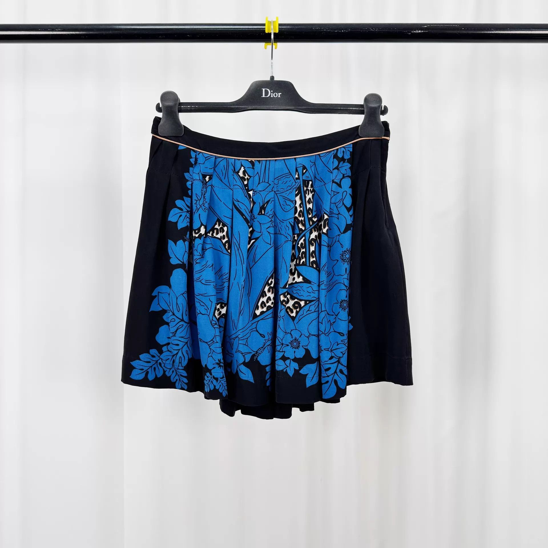 Louis Vuitton LV Silk Leopard Print Pleated Skirt 36 98 New Size 26" / US 2 / IT 38 - 1 Thumbnail