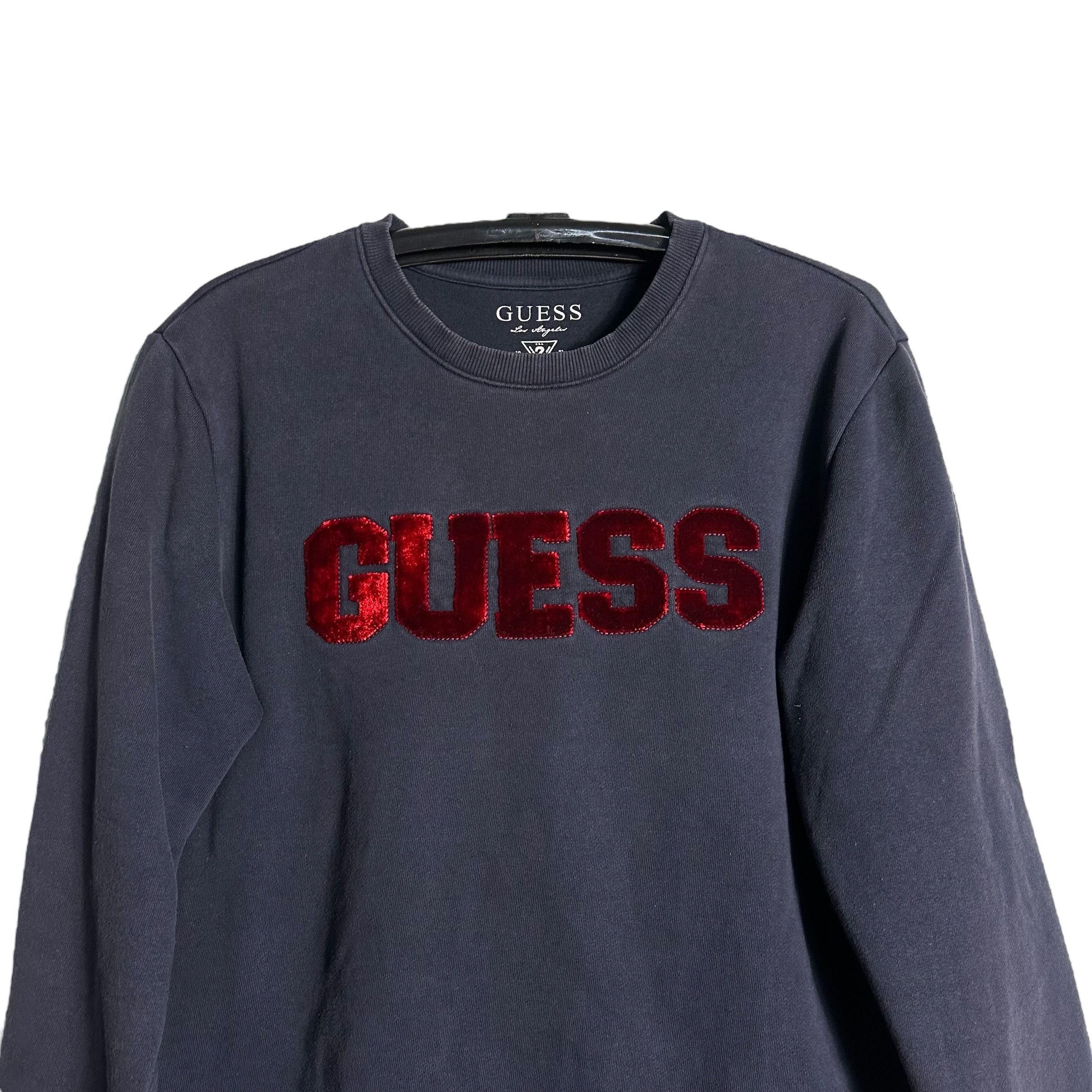 Guess 🔥RARE🔥Vintage Guess Velvet Logo Crewneck Sweatshirt Size US XL / EU 56 / 4 - 2 Thumbnail