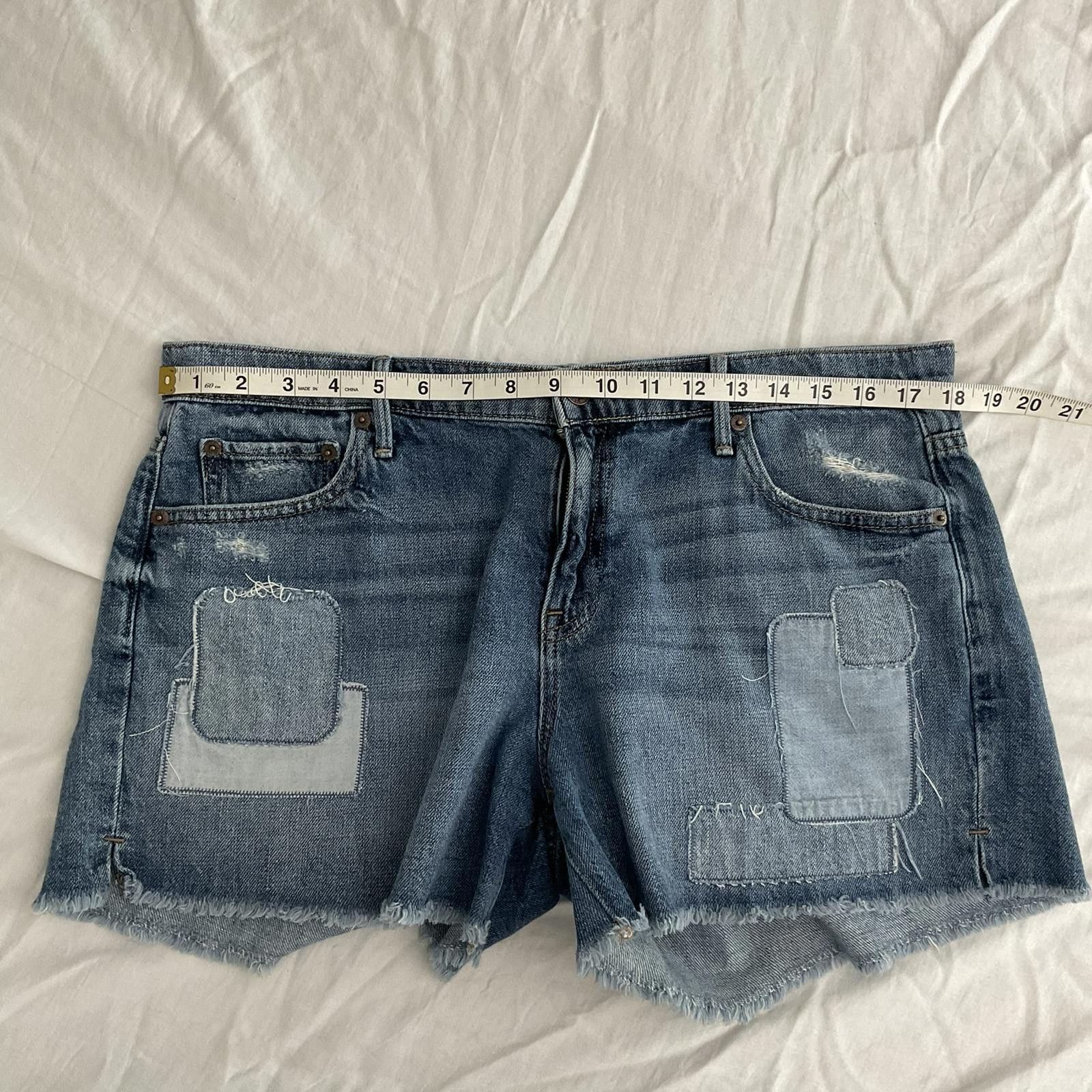 Gap GAP patchwork 4 in inseam mid rise jean denim shorts 32 / 10 Size 32" / US 10 / IT 46 - 6 Thumbnail
