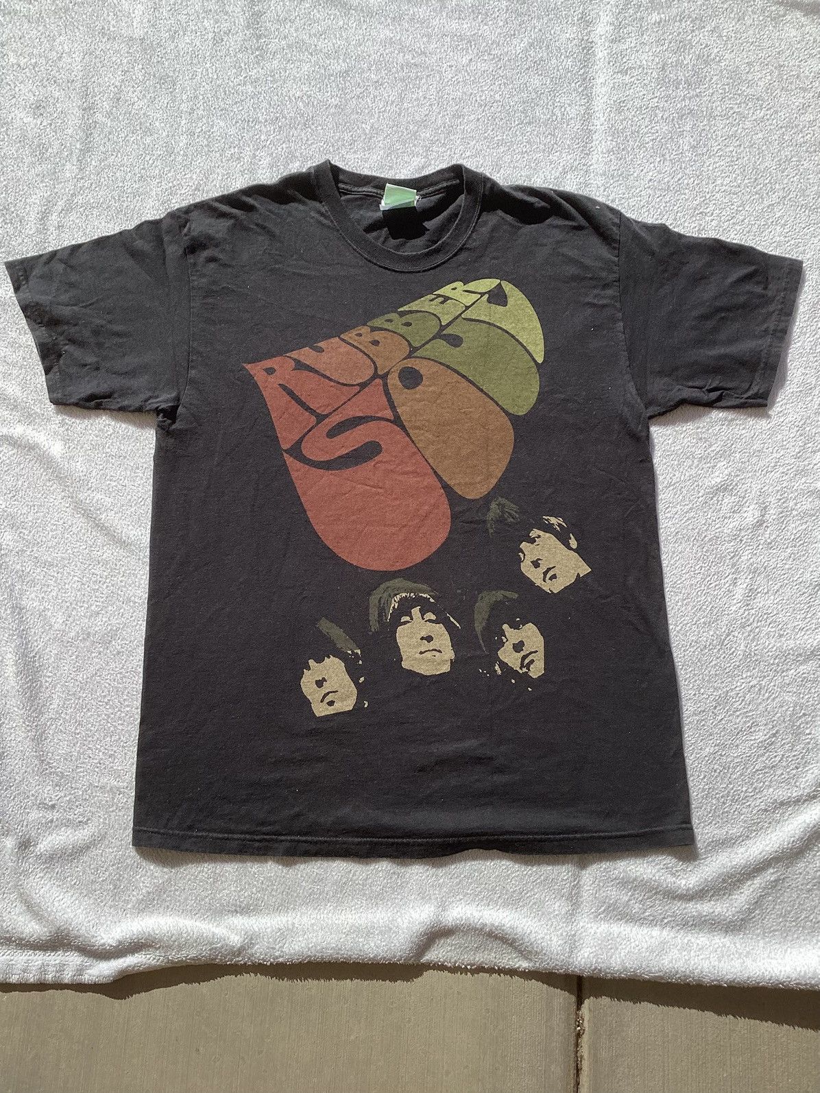 Other ‘05 Beatles rubber soul,Apple corpse, official band T-shirt Size US L / EU 52-54 / 3 - 1 Thumbnail