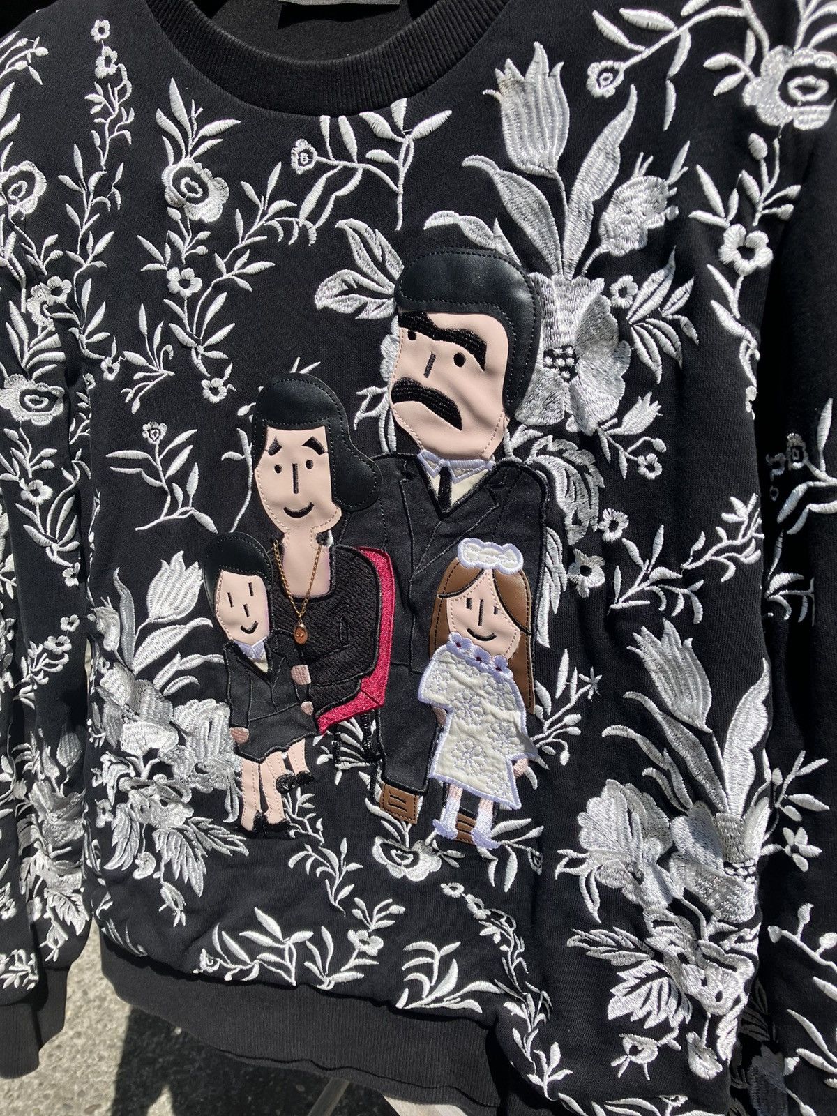 Dolce & Gabbana FW2015 D&G Sicilian Family Embroidered Crewneck Sweatshirt Size US S / EU 44-46 / 1 - 5 Thumbnail