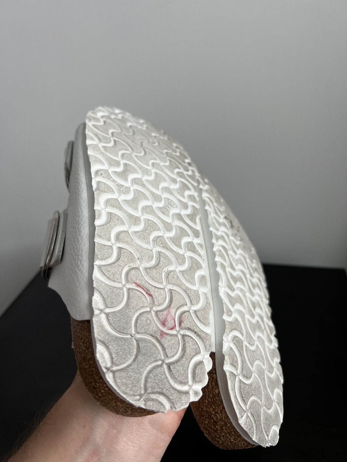 Birkenstock Birkenstock Authentic Arizona Big Buckle White Leather Size US 10 / IT 40 - 11 Thumbnail