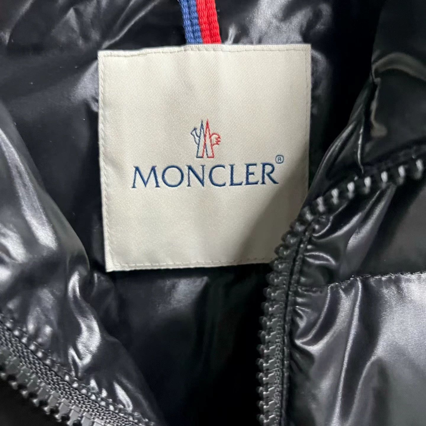 Moncler moncler black logo puffer vest size 3 Size US L / EU 52-54 / 3 - 2 Thumbnail