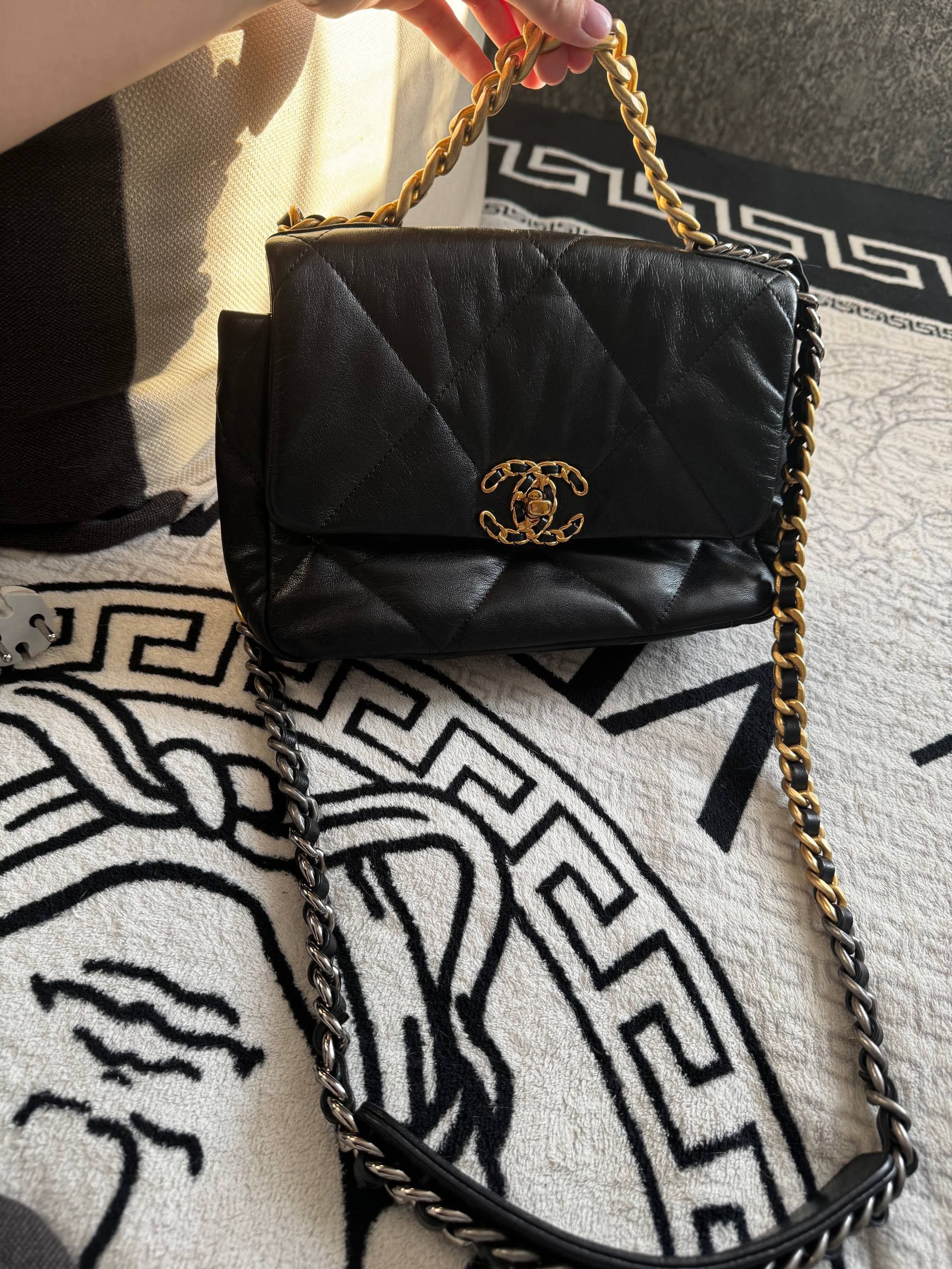 Chanel Chanel 19 leather handbag Size ONE SIZE - 1 Thumbnail