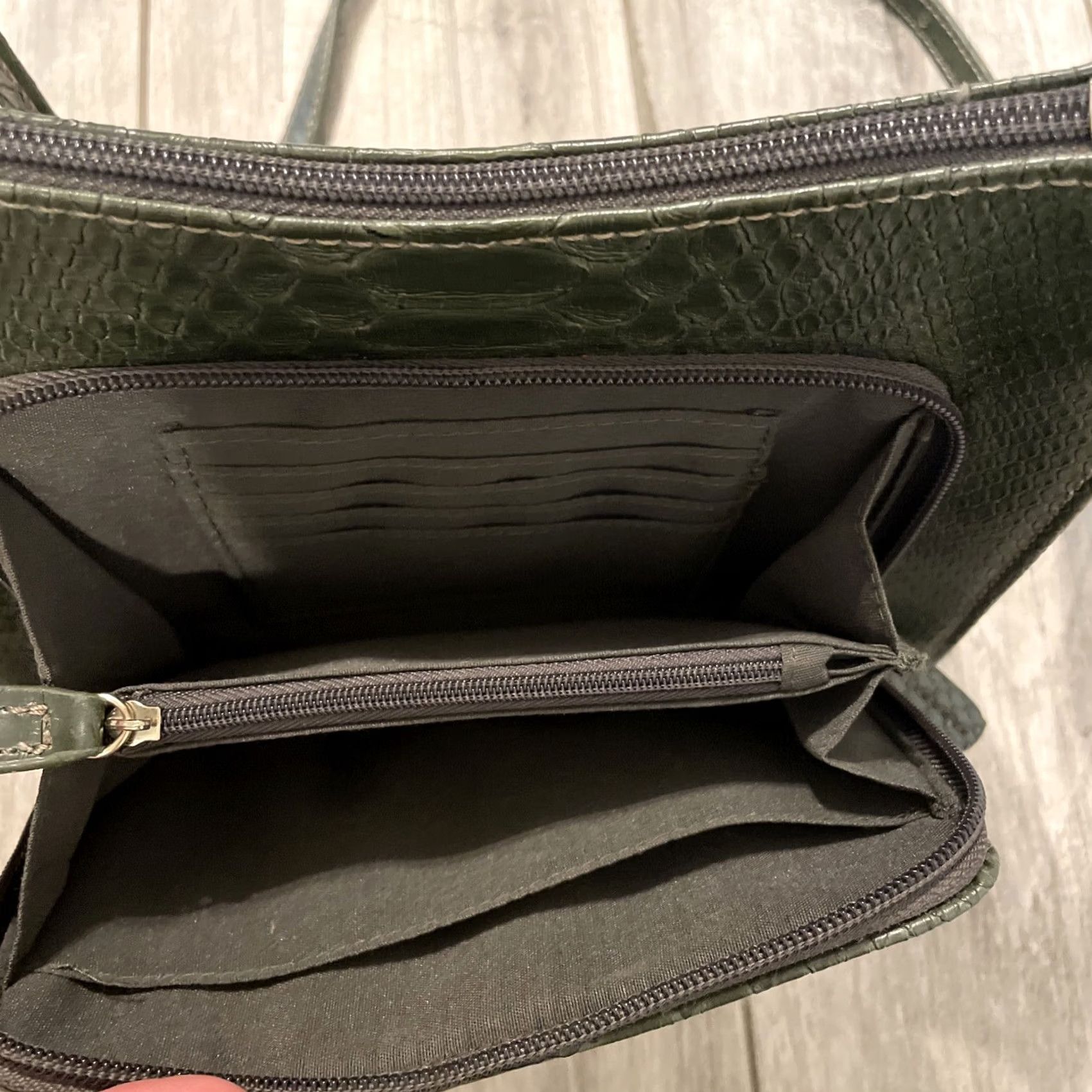 Liz Claiborne VINTAGE Liz Claiborne Satchel/Top Handle Bag Green Faux Leather Croc Embossed Small Womens Purse Size ONE SIZE - 6 Thumbnail