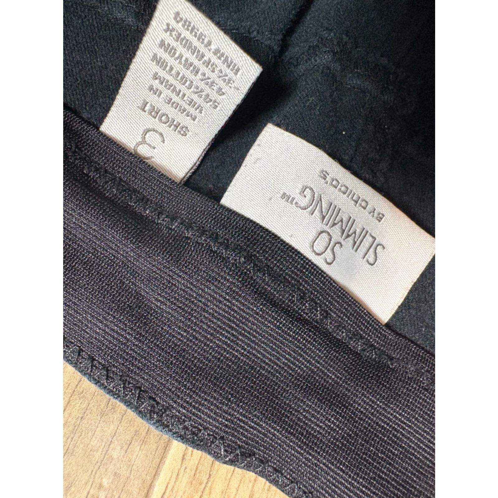 Vintage Chico's Jeans Womens Size 3 Short Black Denim So Slimming Cropped City USA Modern Style Size 26" / US 2 / IT 38 - 4 Thumbnail