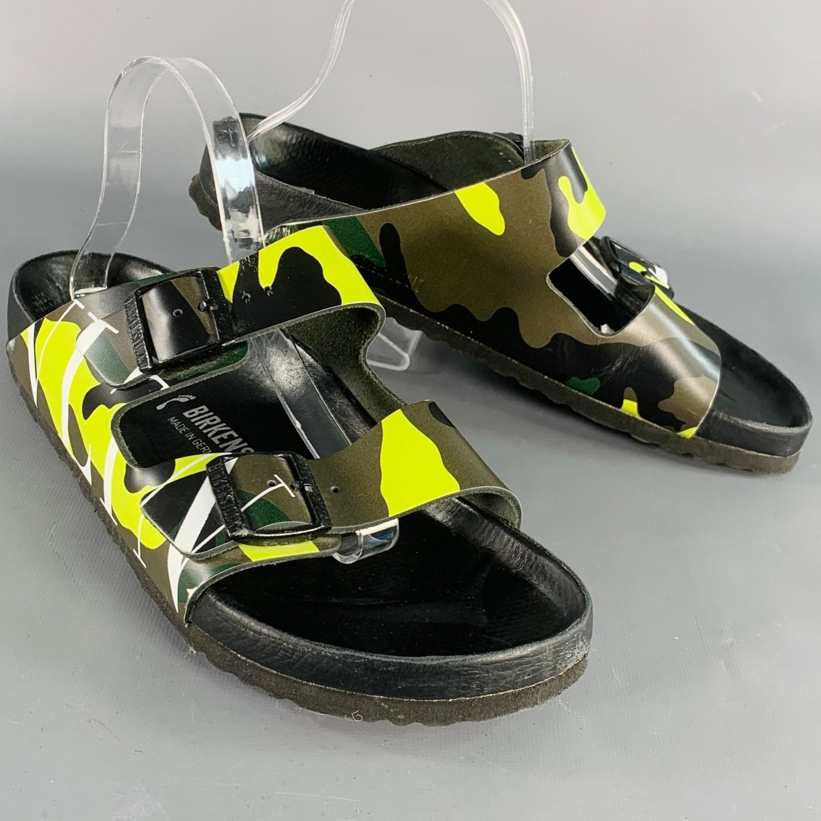 Valentino Size 10 Green Olive Camouflage Leather Belted Sandals Size US 10 / EU 43 - 1 Thumbnail