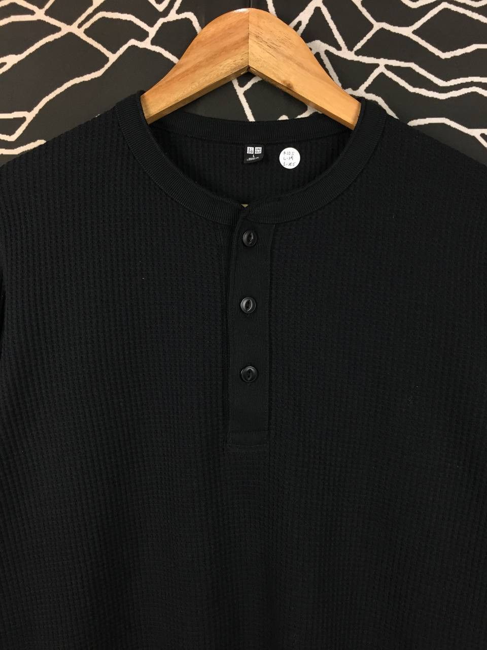 Uniqlo Uniqlo Waffle Knit Henley Long Sleeve Tee Size L Size US L / EU 52-54 / 3 - 3 Thumbnail