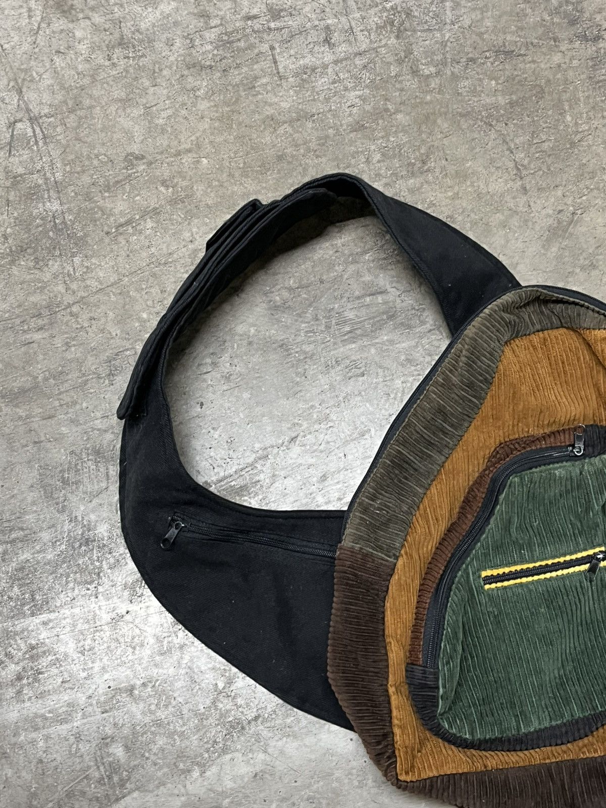 Vintage Vintage corduroy sling bag streetwear boho hippie hype rare Size ONE SIZE - 4 Thumbnail