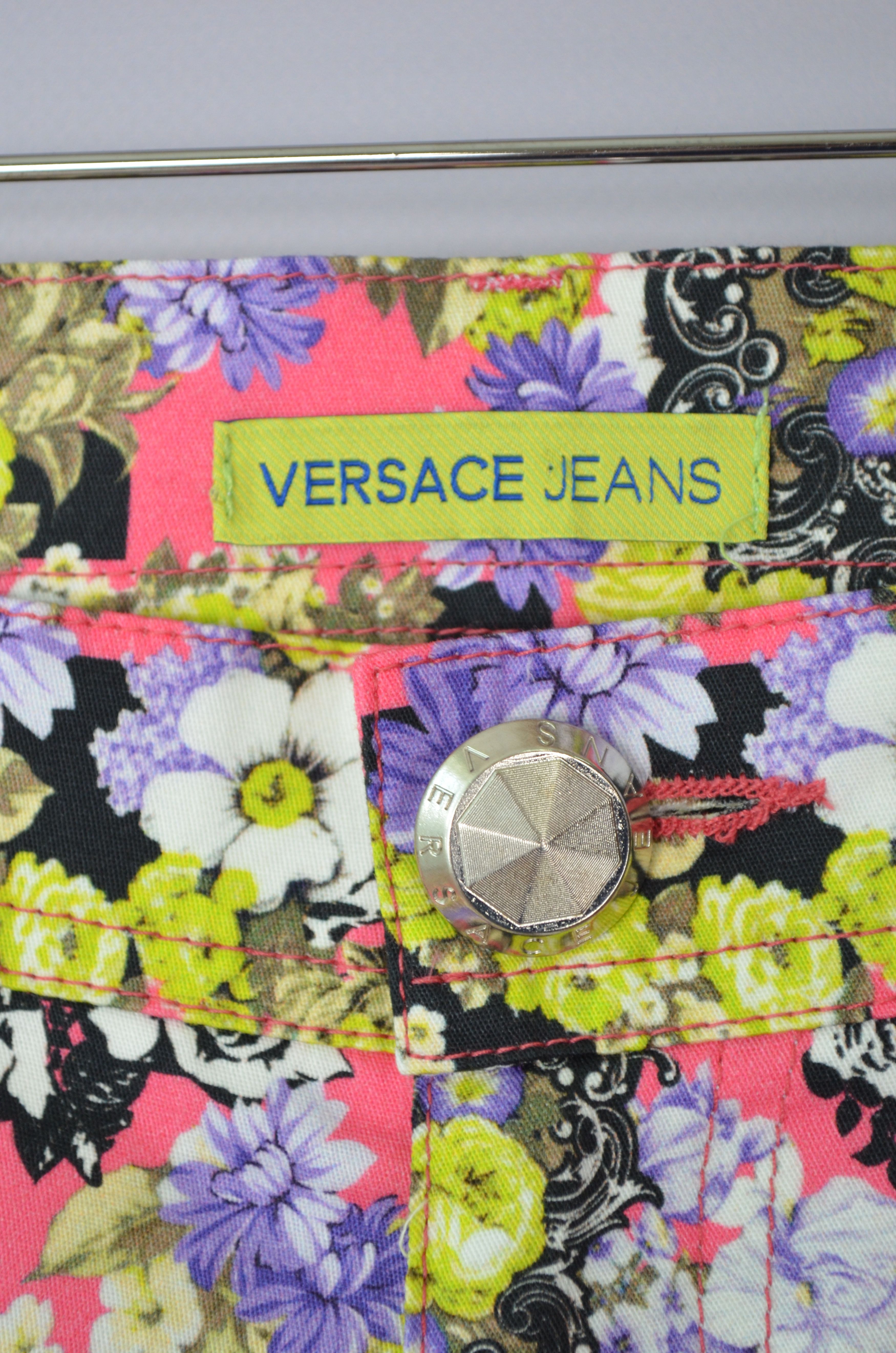 Versace × Versace Jeans Couture Versace Womens Mini Shorts Floral Print Size US6 / UK8 W28 Size 28" / US 6 / IT 42 - 7 Thumbnail