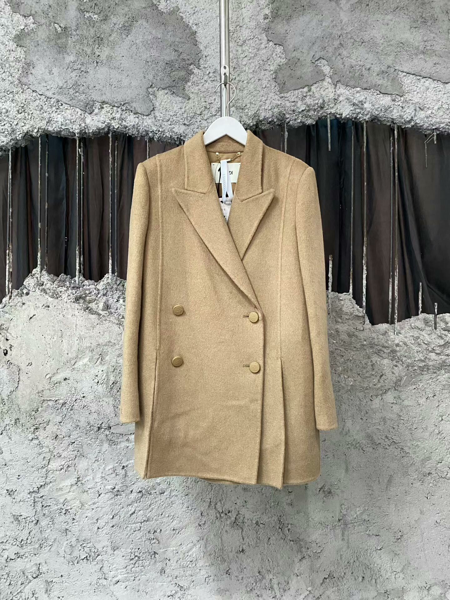 Fendi Fendi Cashmere Blazer in Beige Size M / US 6-8 / IT 42-44 - 1 Thumbnail