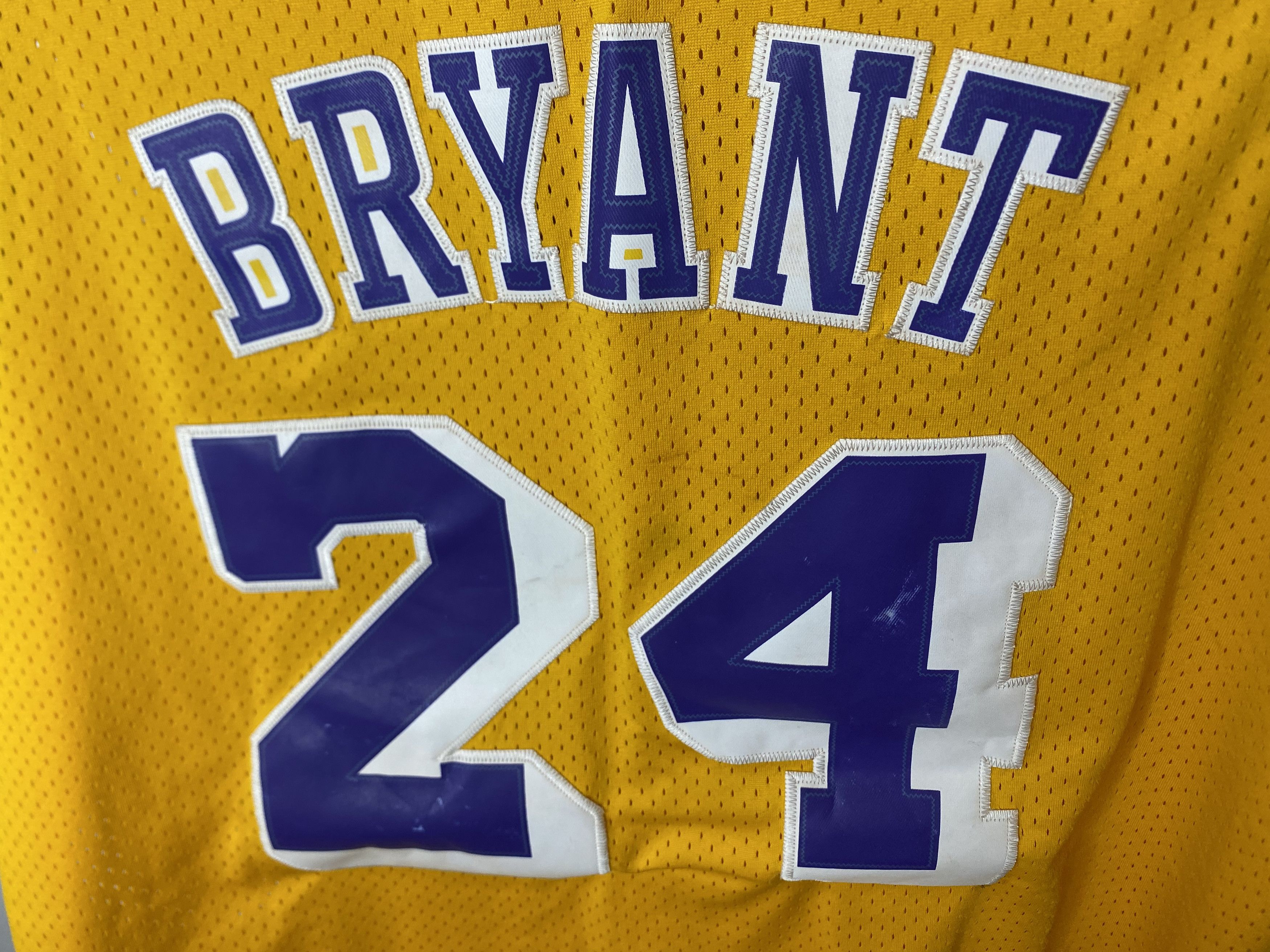 Adidas BRYANT #24 LOS ANGELES LAKERS NBA BASKETBALL SHIRT JERSEY Size US M / EU 48-50 / 2 - 3 Thumbnail