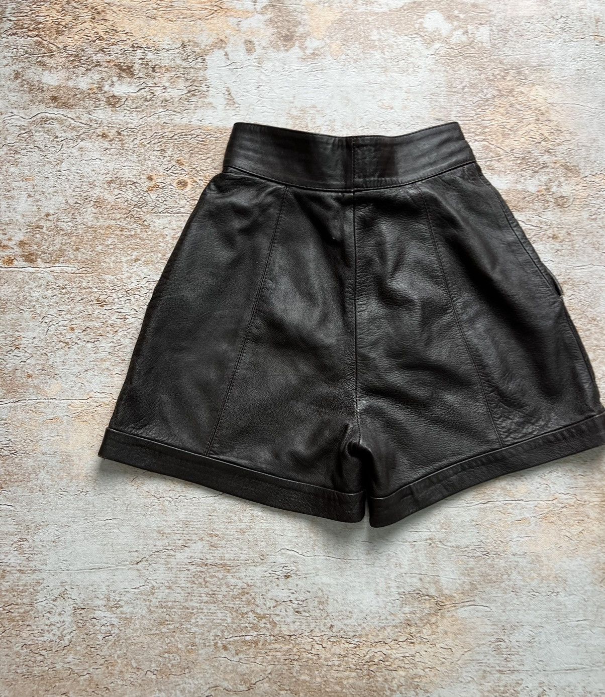 Japanese Brand × Leather Vintage retro leather belted mini shorts Size 27" / US 4 / IT 40 - 6 Thumbnail