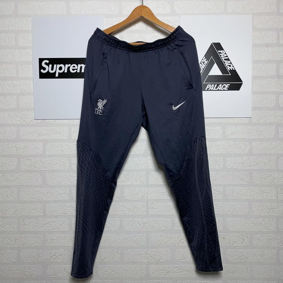 Nike Nike Liverpool FC Track Pants Soccer y2k Size US 32 / EU 48 - 1 Thumbnail