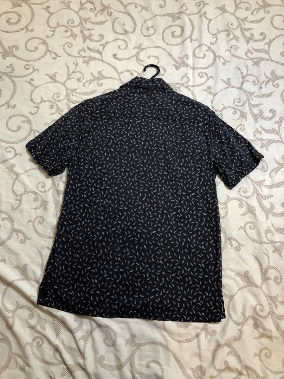 Allsaints AllSaints Black Feather Print Short Sleeve Shirt Size US M / EU 48-50 / 2 - 9 Thumbnail